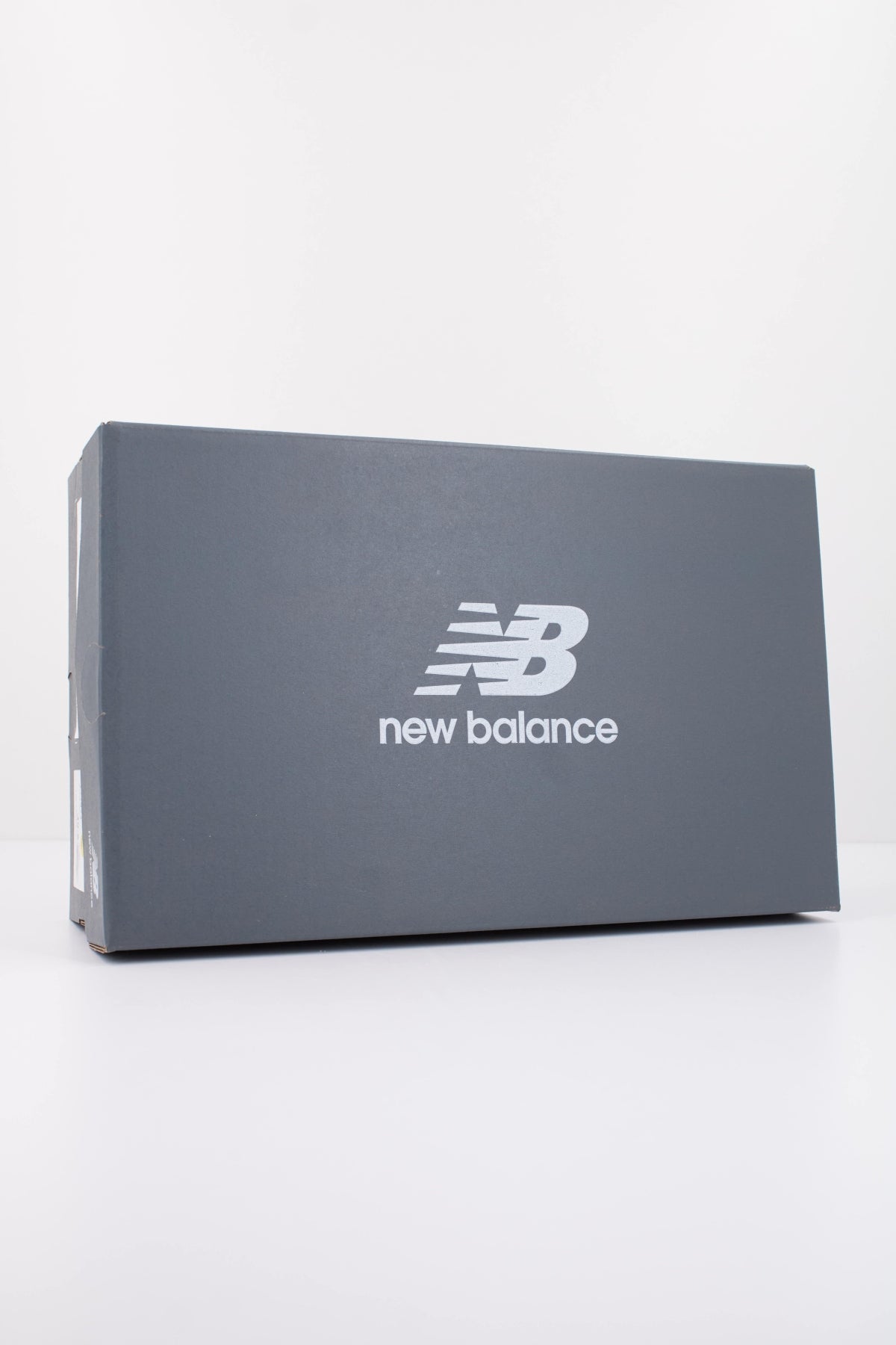 NEW BALANCE U204L 2SZ  en color BEIS (6)