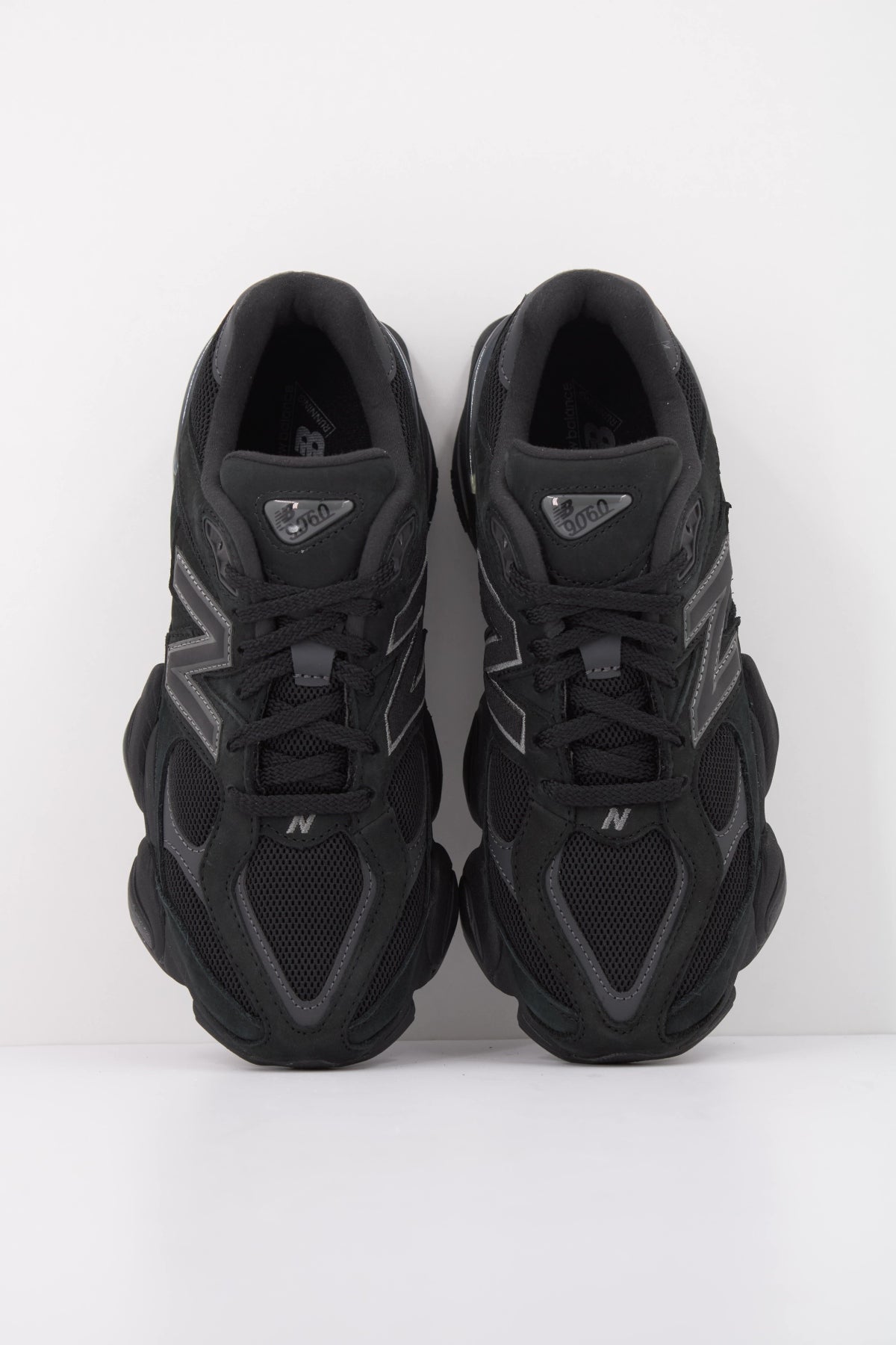 NEW BALANCE U9060 ZGE DEPORTIVO en color NEGRO (3)