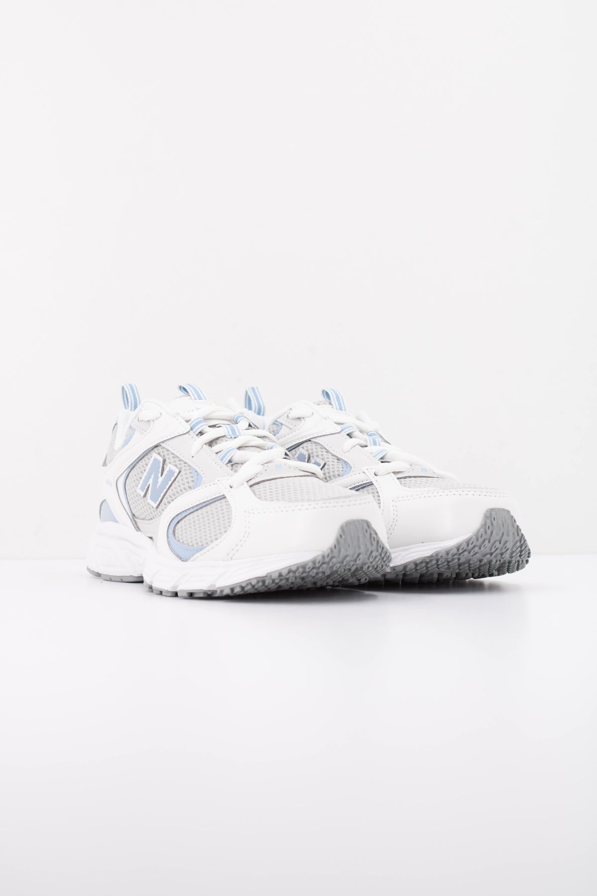 NEW BALANCE W4082 K8 DEPORTIVO en color GRIS (2)