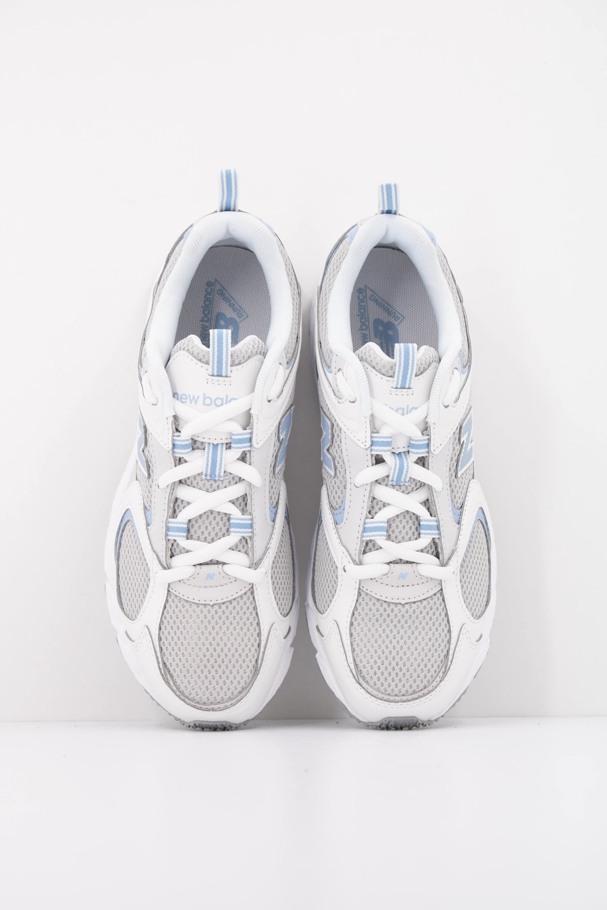 NEW BALANCE W4082 K8 DEPORTIVO en color GRIS (3)