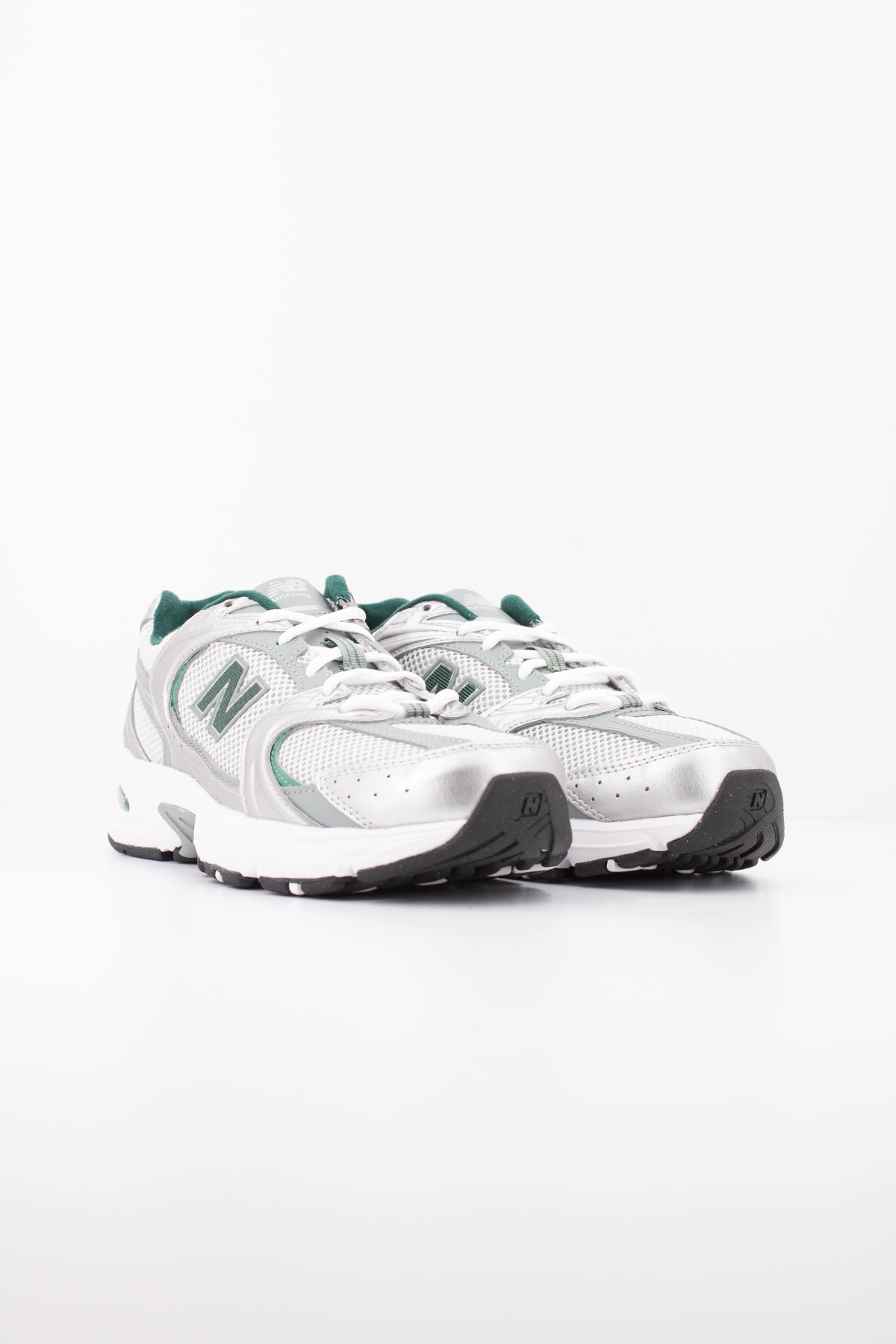 NEW BALANCE U530 SMS DEPORTIVO en color PLATA (2)