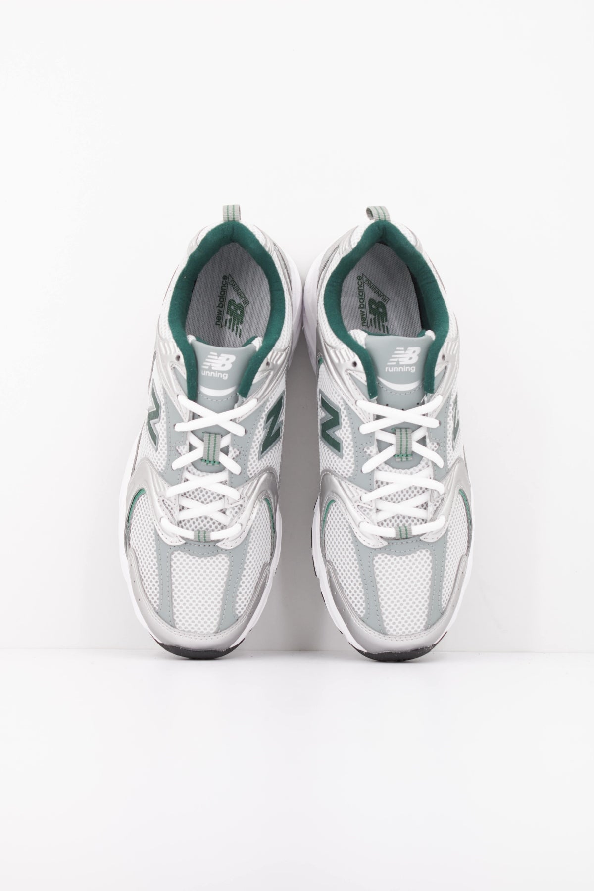 NEW BALANCE U530 SMS DEPORTIVO en color PLATA (3)