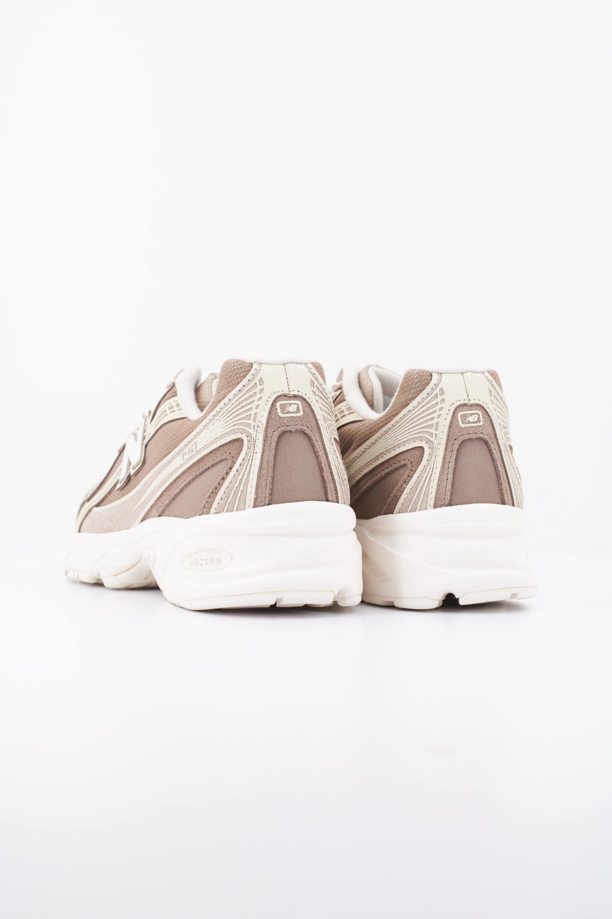 NEW BALANCE U740 3TR DEPORTIVO en color MARRON (4)