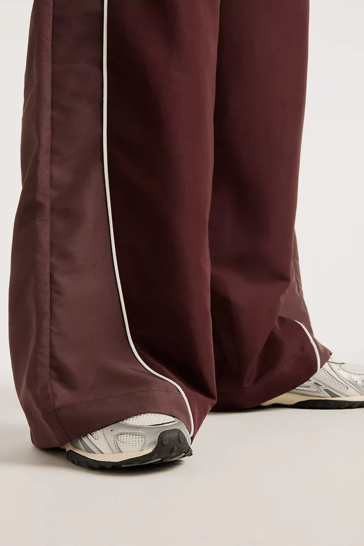 NEW BALANCE WB62O9UF TRACKSIDE WOVEN PANT en color MARRON (5)