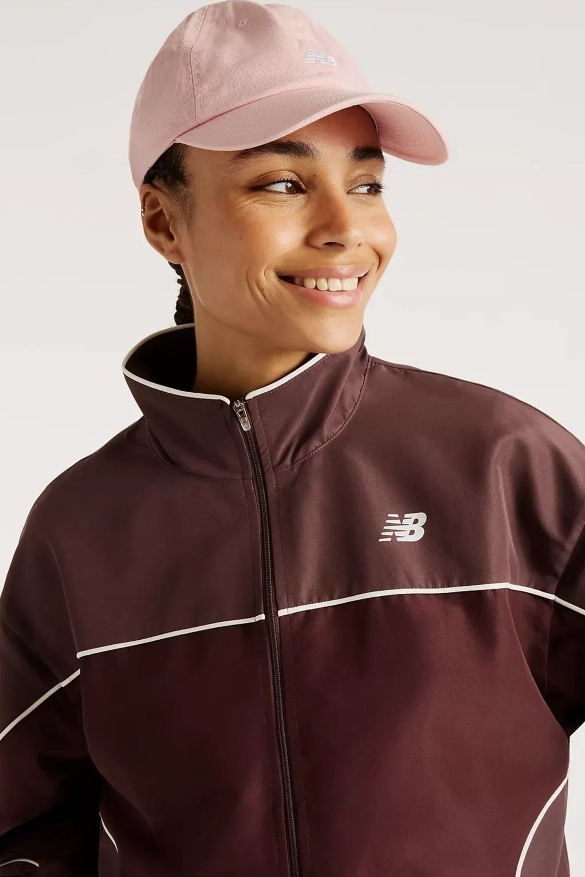 NEW BALANCE WJ6279FY TRACKSIDE WOVEN JACKET en color  (3)