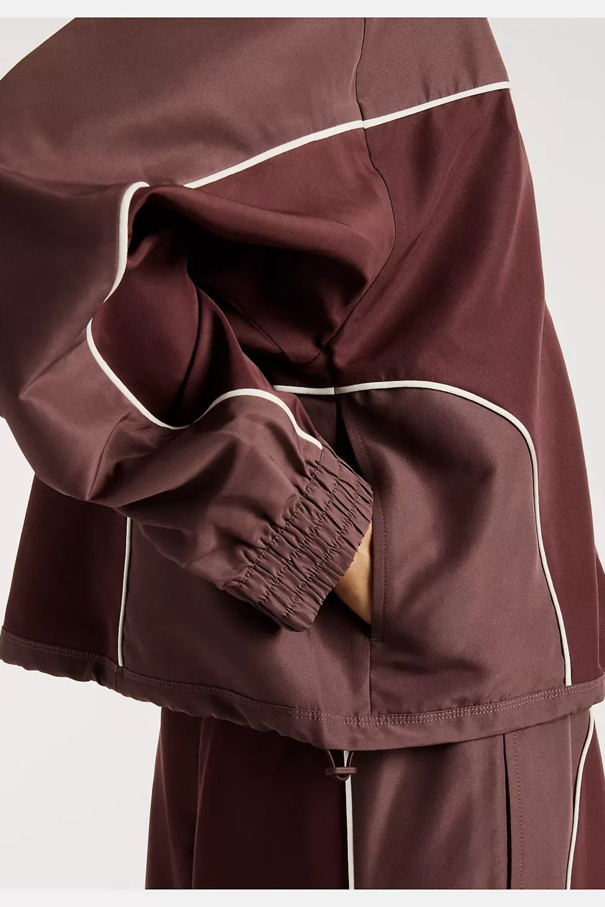 NEW BALANCE WJ6279FY TRACKSIDE WOVEN JACKET en color  (4)