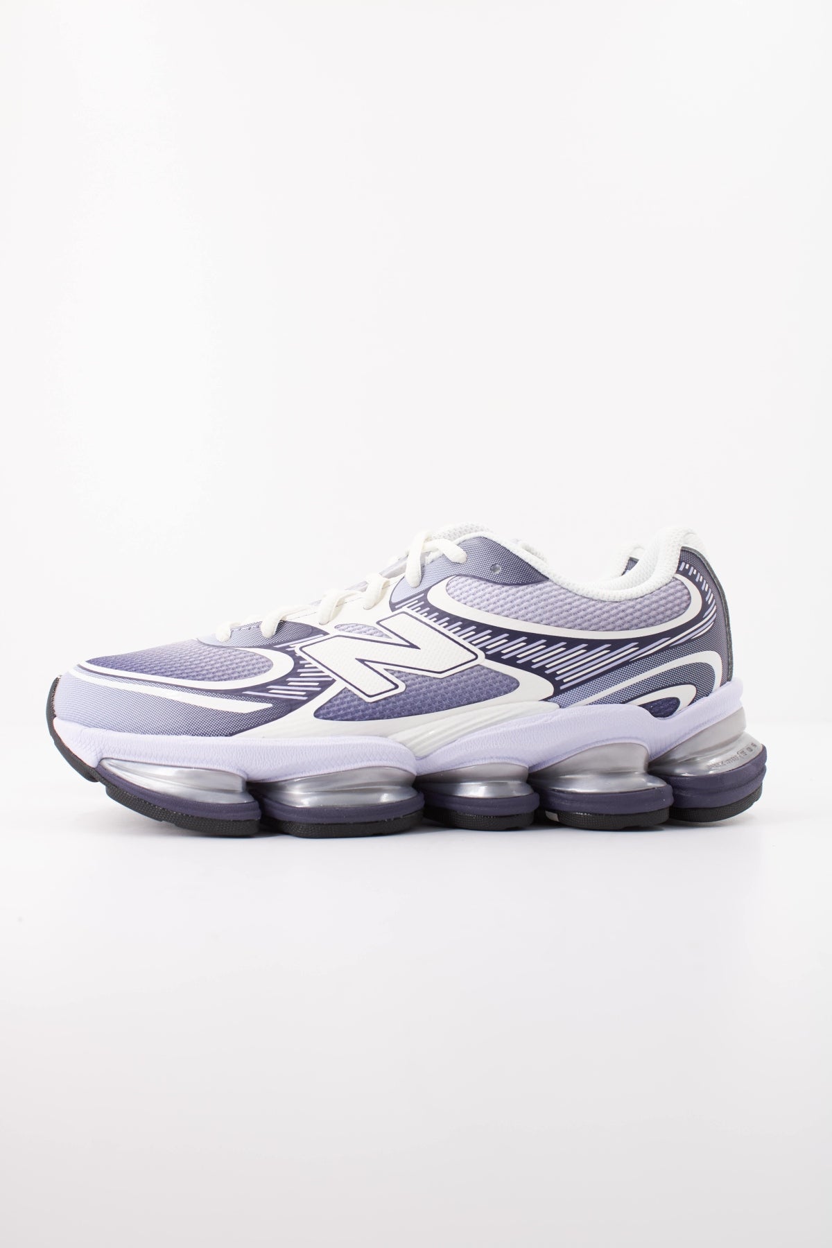 NEW BALANCE U2000 en color VIOLETA (1)
