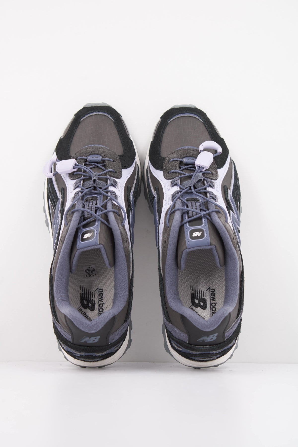 NEW BALANCE U204L en color NEGRO (3)