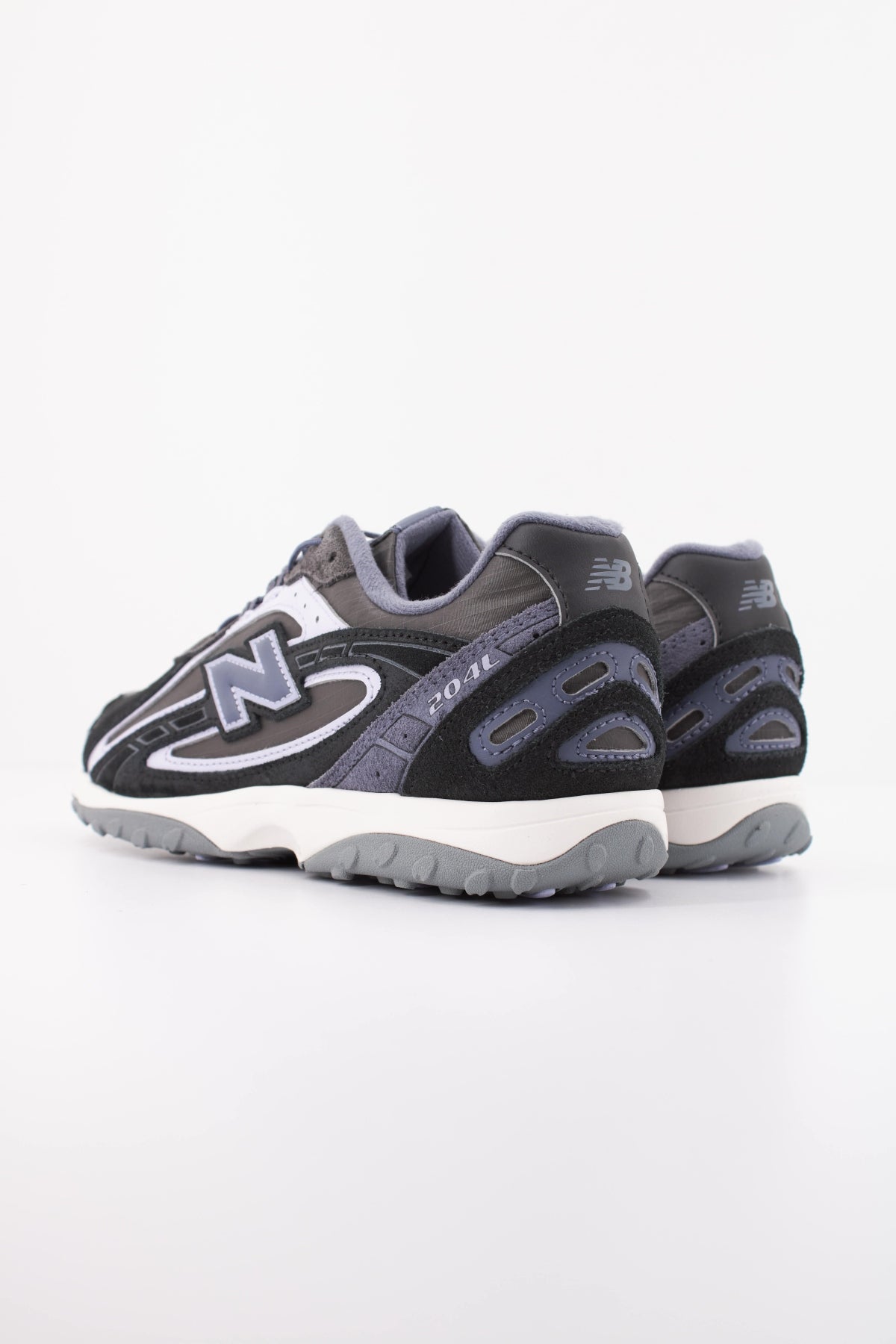 NEW BALANCE U204L en color NEGRO (4)