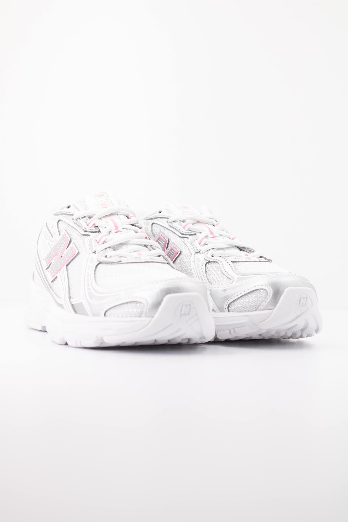 NEW BALANCE G740 8M0  en color BLANCO (2)