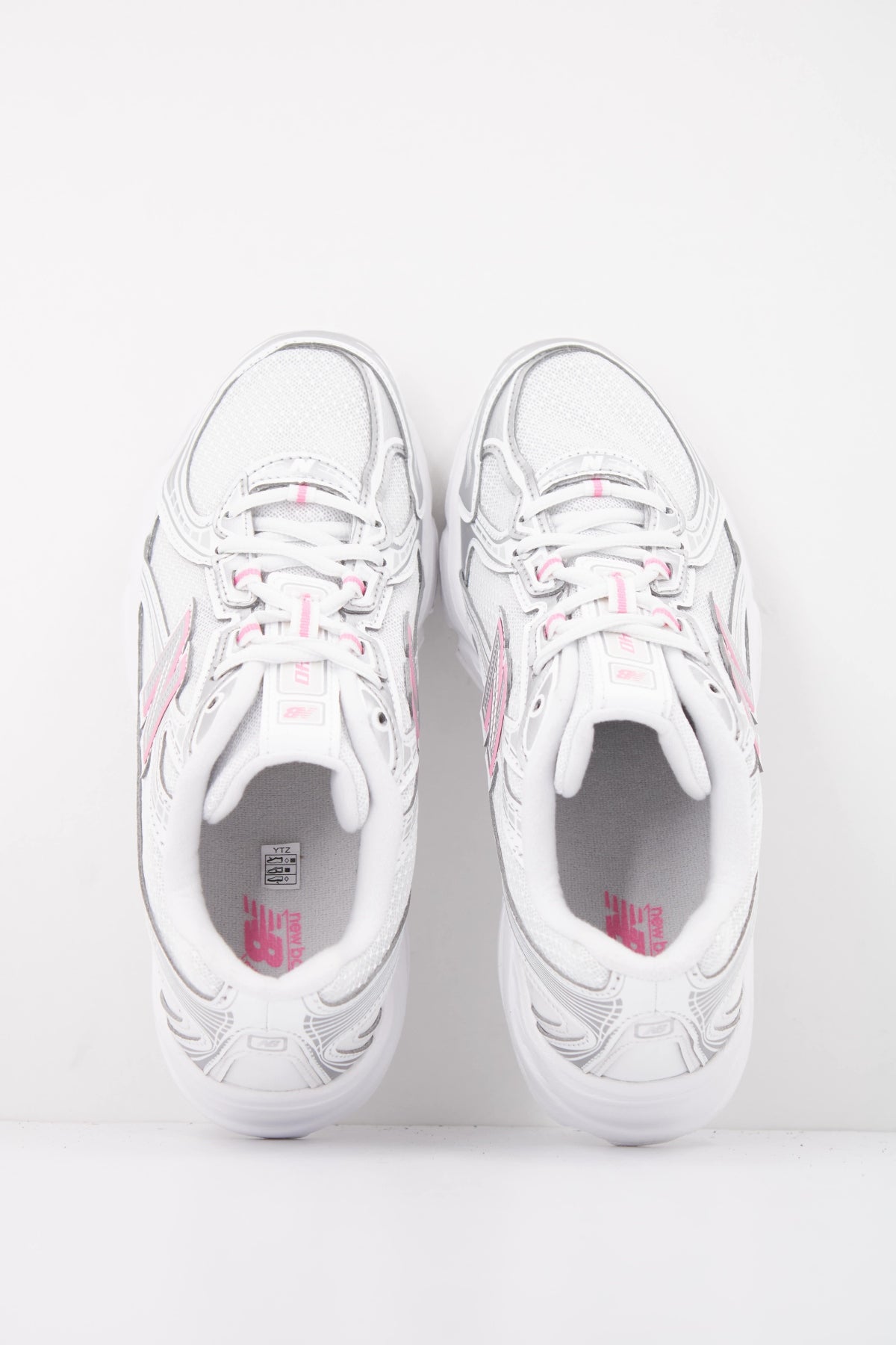 NEW BALANCE G740 8M0  en color BLANCO (3)