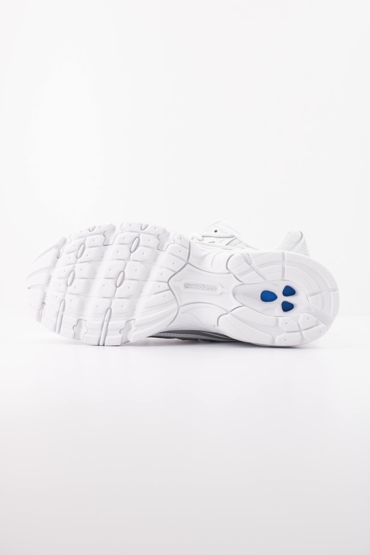 NEW BALANCE G740 8M0  en color BLANCO (5)