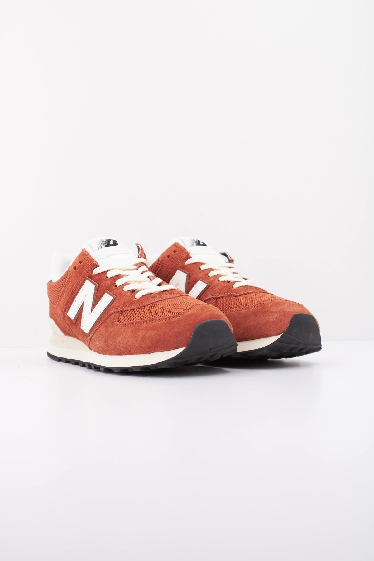 NEW BALANCE U574 5UK DEPORTIVO en color MARRON (2)
