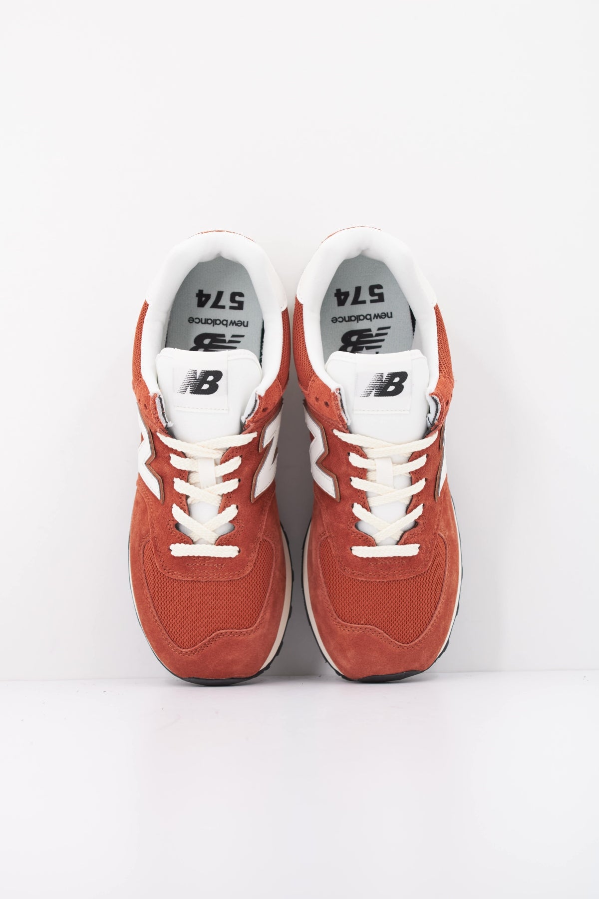 NEW BALANCE U574 5UK DEPORTIVO en color MARRON (3)