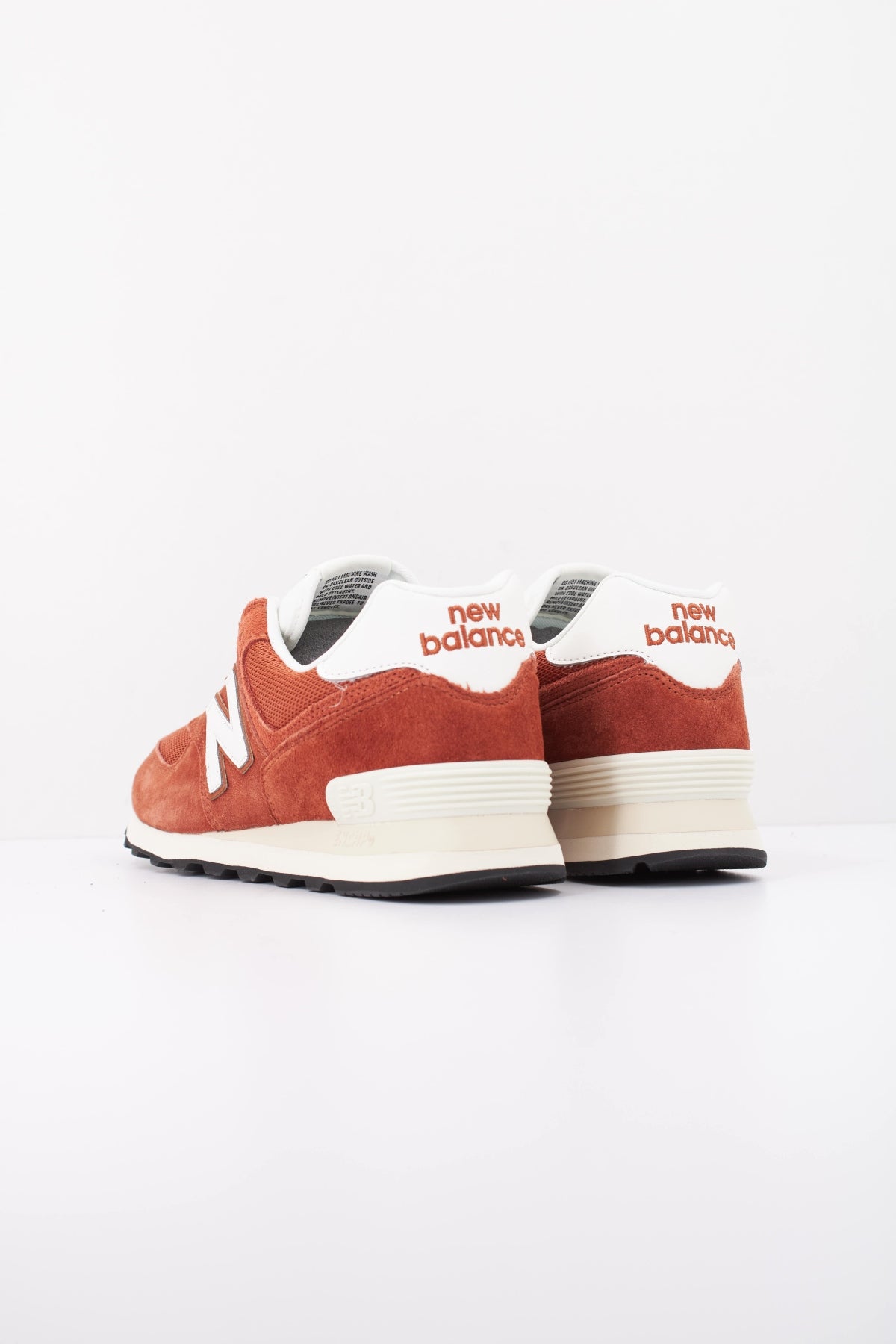 NEW BALANCE U574 5UK DEPORTIVO en color MARRON (4)