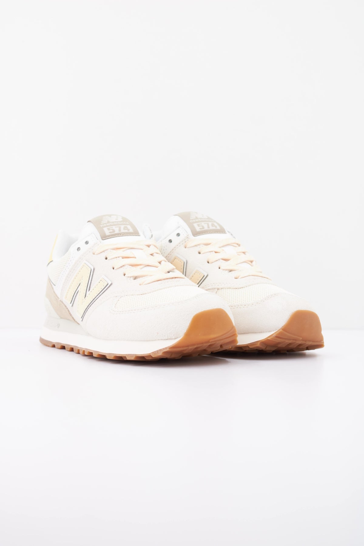 NEW BALANCE W574 VA en color BEIS (2)