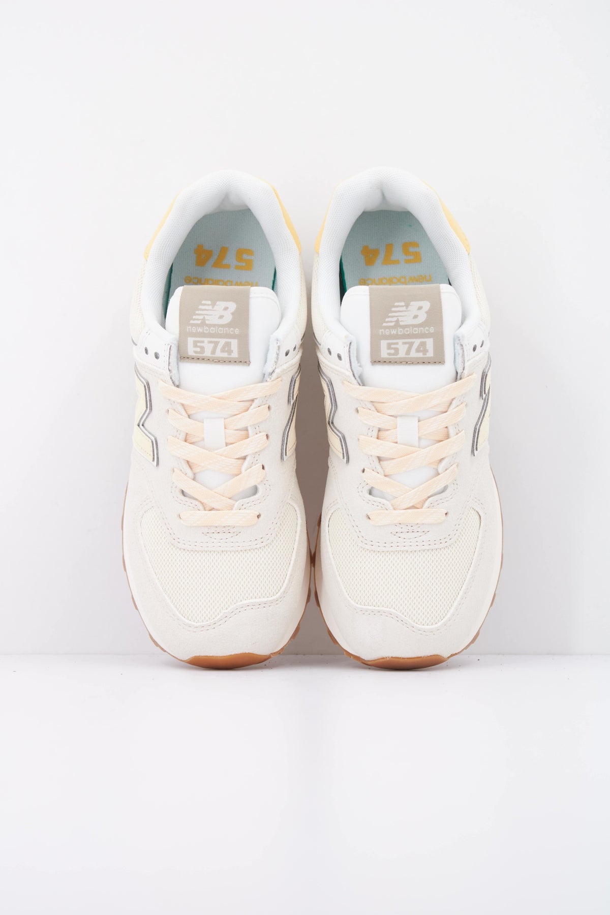 NEW BALANCE W574 VA en color BEIS (3)