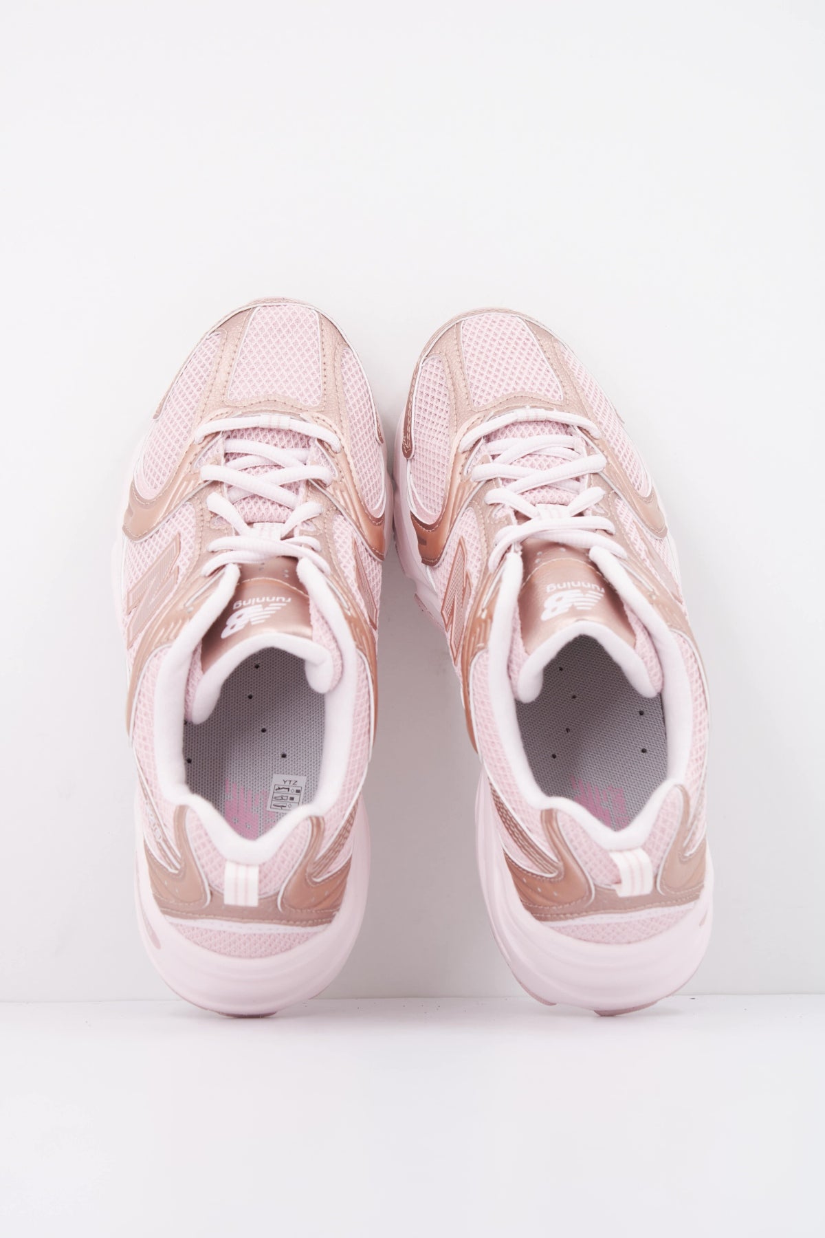 NEW BALANCE U530 ELP DEPORTIVO en color ROSA (3)