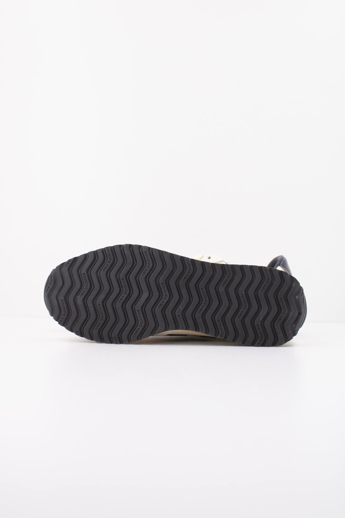 NEW BALANCE U471 3EX  en color BEIS (5)