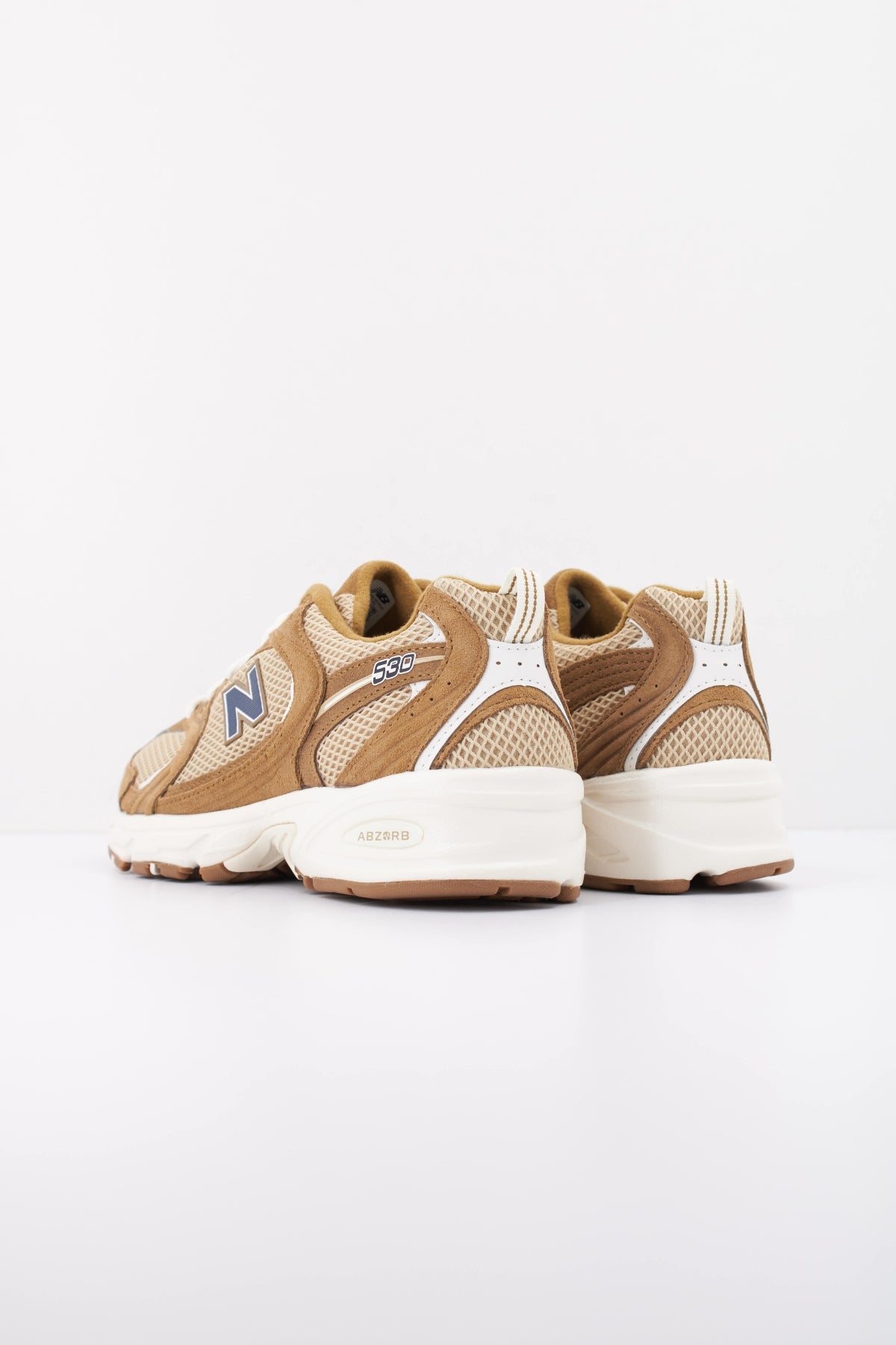 NEW BALANCE U530 SCC DEPORTIVO en color MARRON CLARO (4)