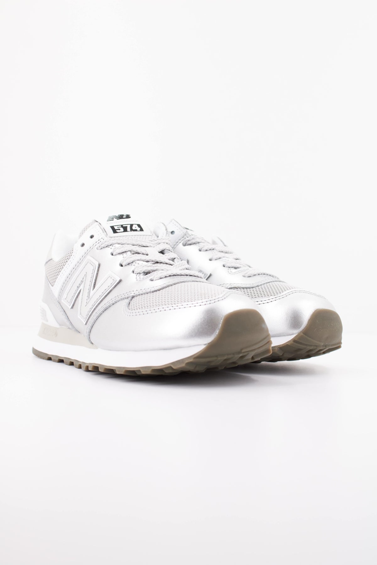 NEW BALANCE W574 428 DEPORTIVO en color PLATA (2)