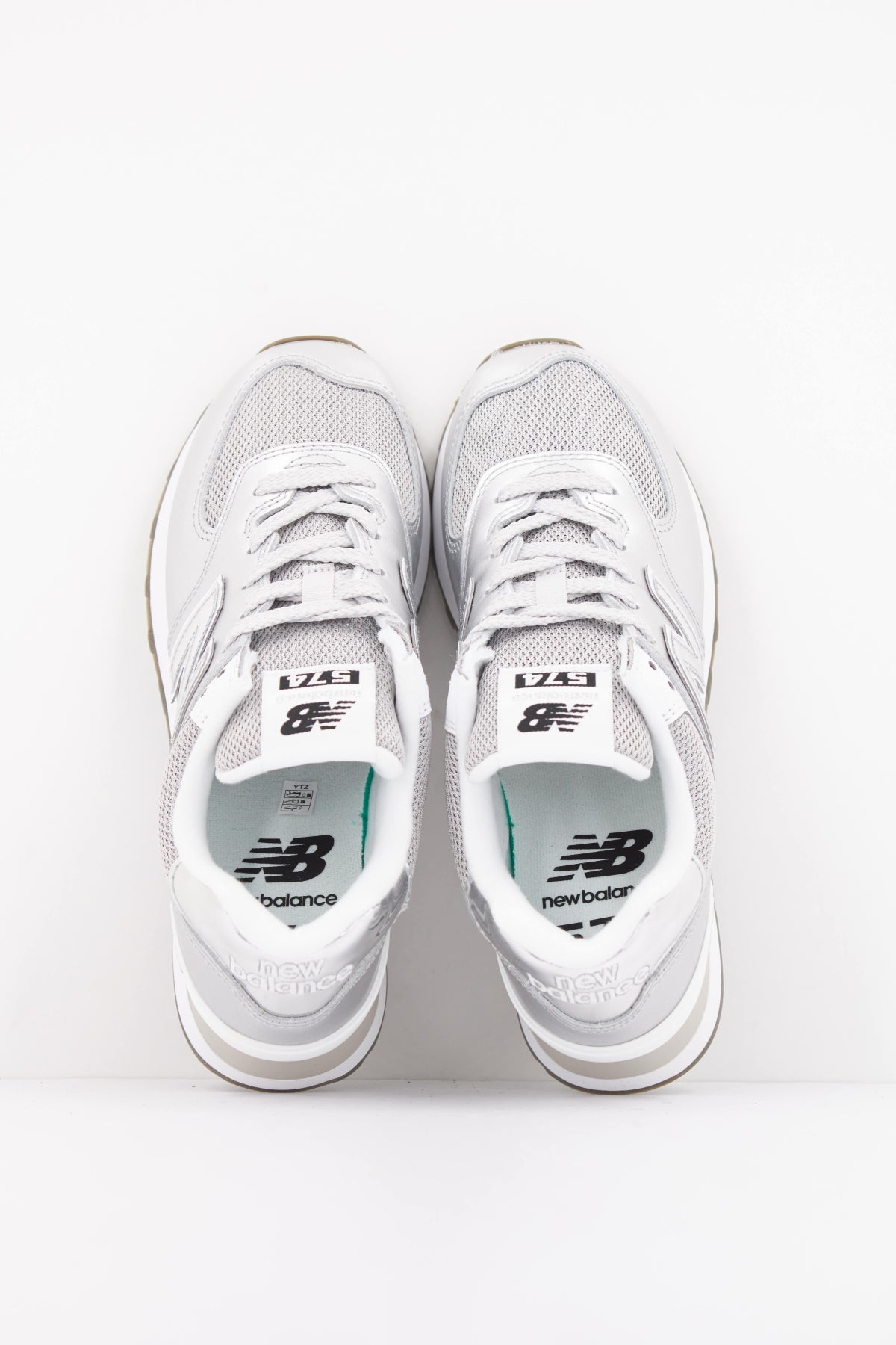 NEW BALANCE W574 428 DEPORTIVO en color PLATA (3)