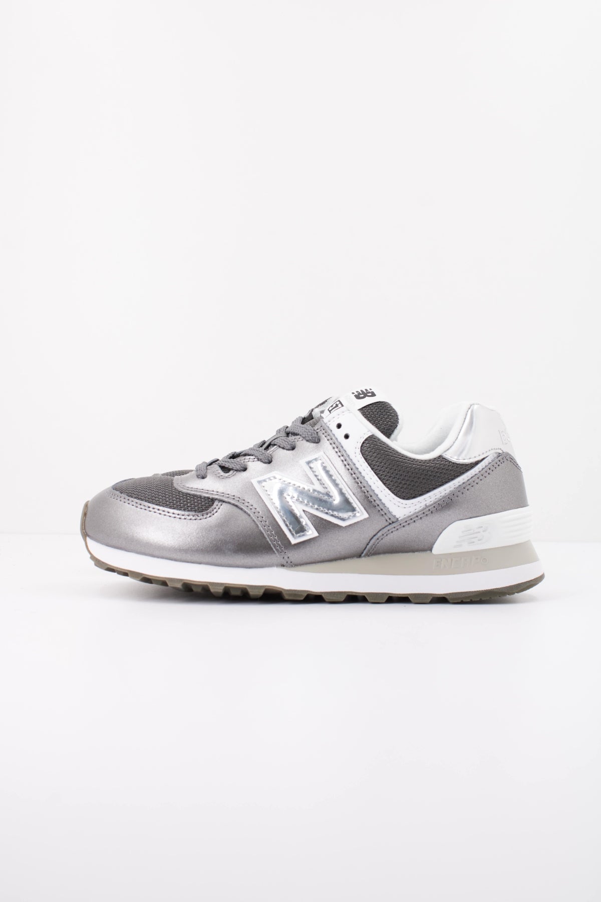 NEW BALANCE W574 8DS DEPORTIVO en color PLATA (1)