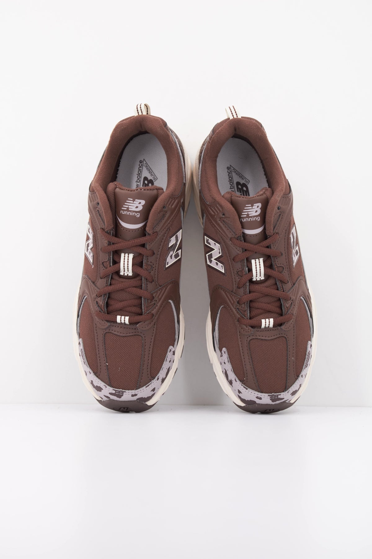 NEW BALANCE U530 MLA DEPORTIVO en color MARRON (3)