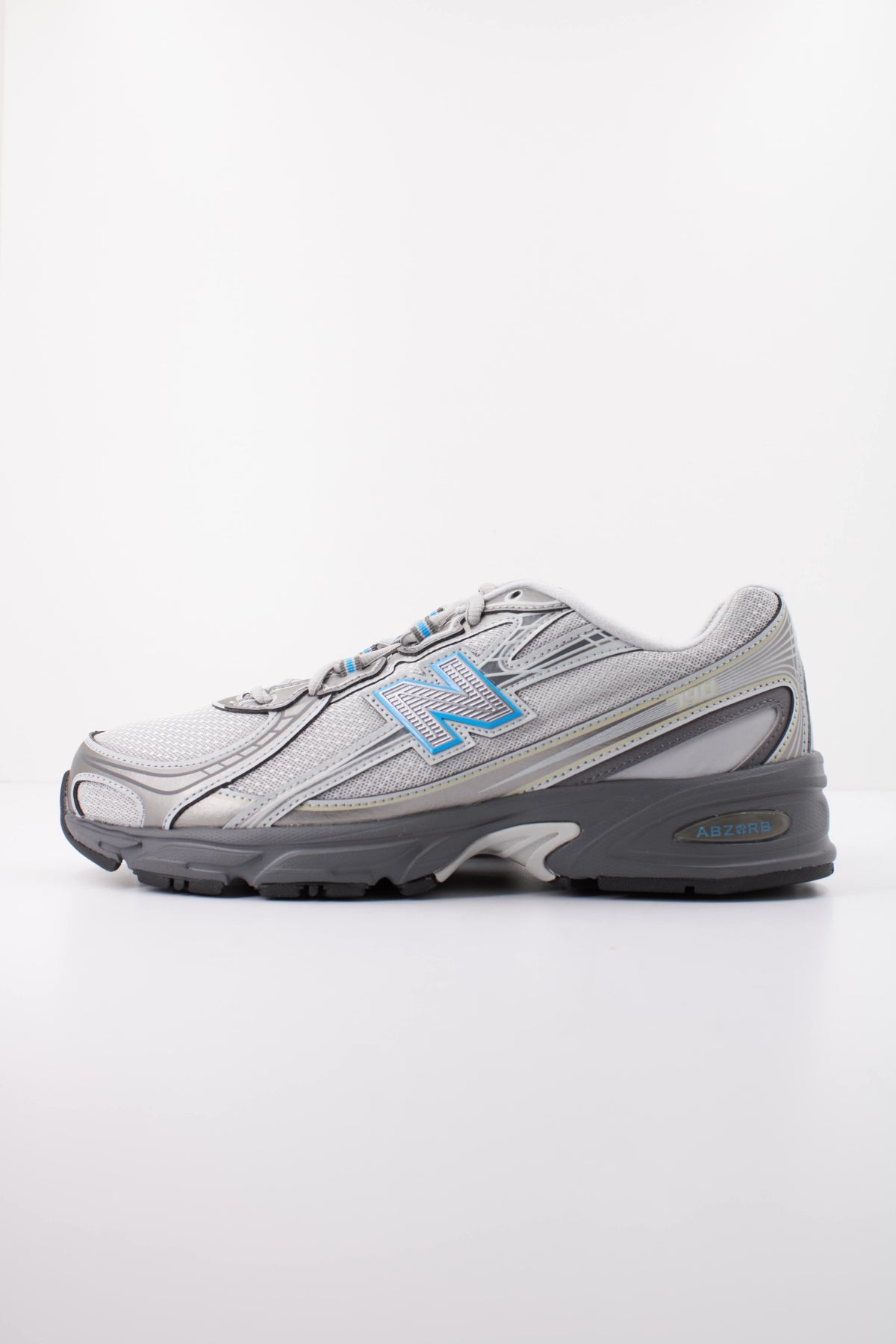 NEW BALANCE U740 en color GRIS (1)