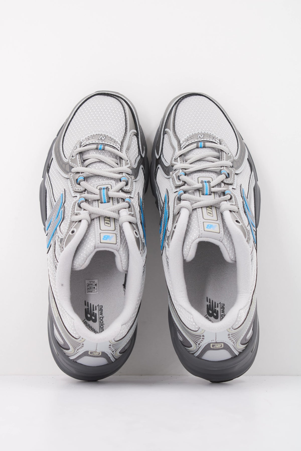 NEW BALANCE U740 en color GRIS (3)