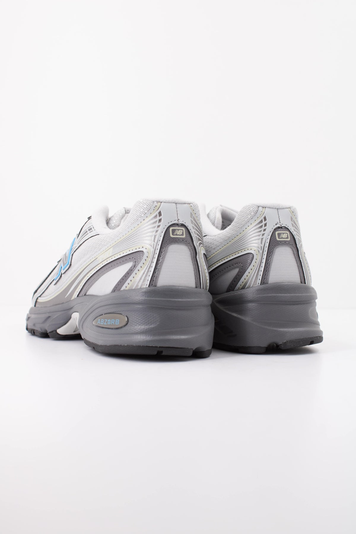 NEW BALANCE U740 en color GRIS (4)