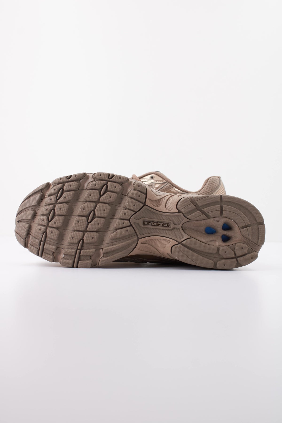NEW BALANCE U740 2XX DEPORTIVO en color MARRON (5)