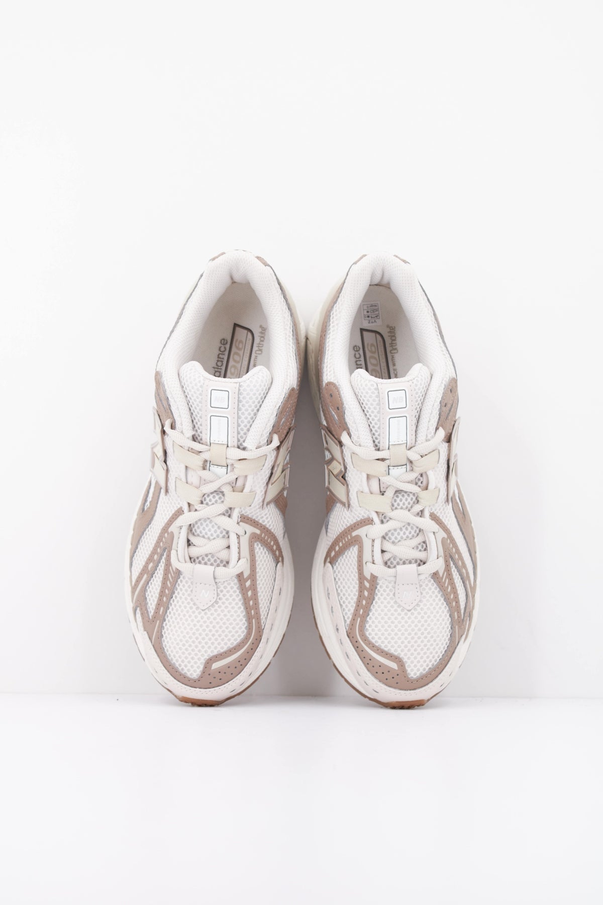 NEW BALANCE U1906 9FG DEPORTIVO en color BEIS (3)