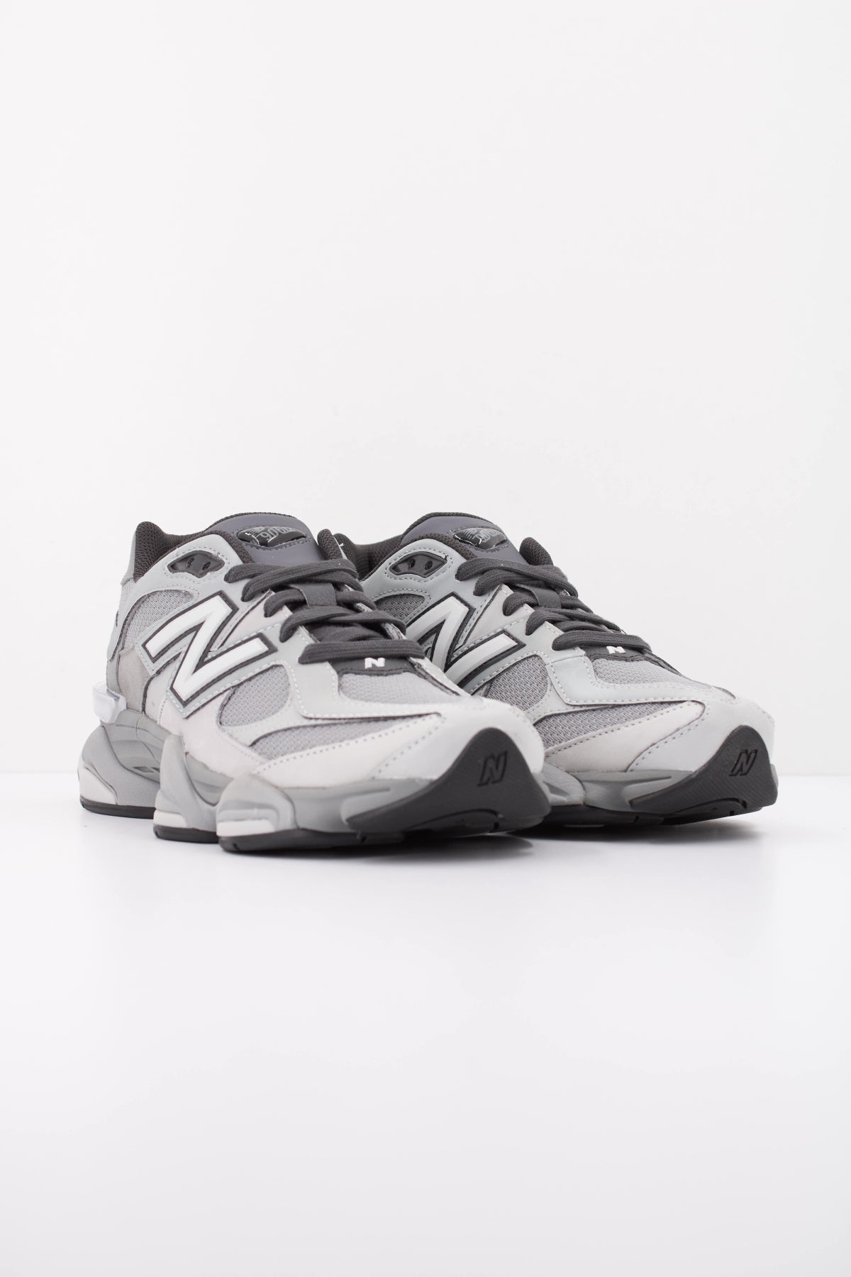 NEW BALANCE U9060 9XS DEPORTIVO en color GRIS (2)