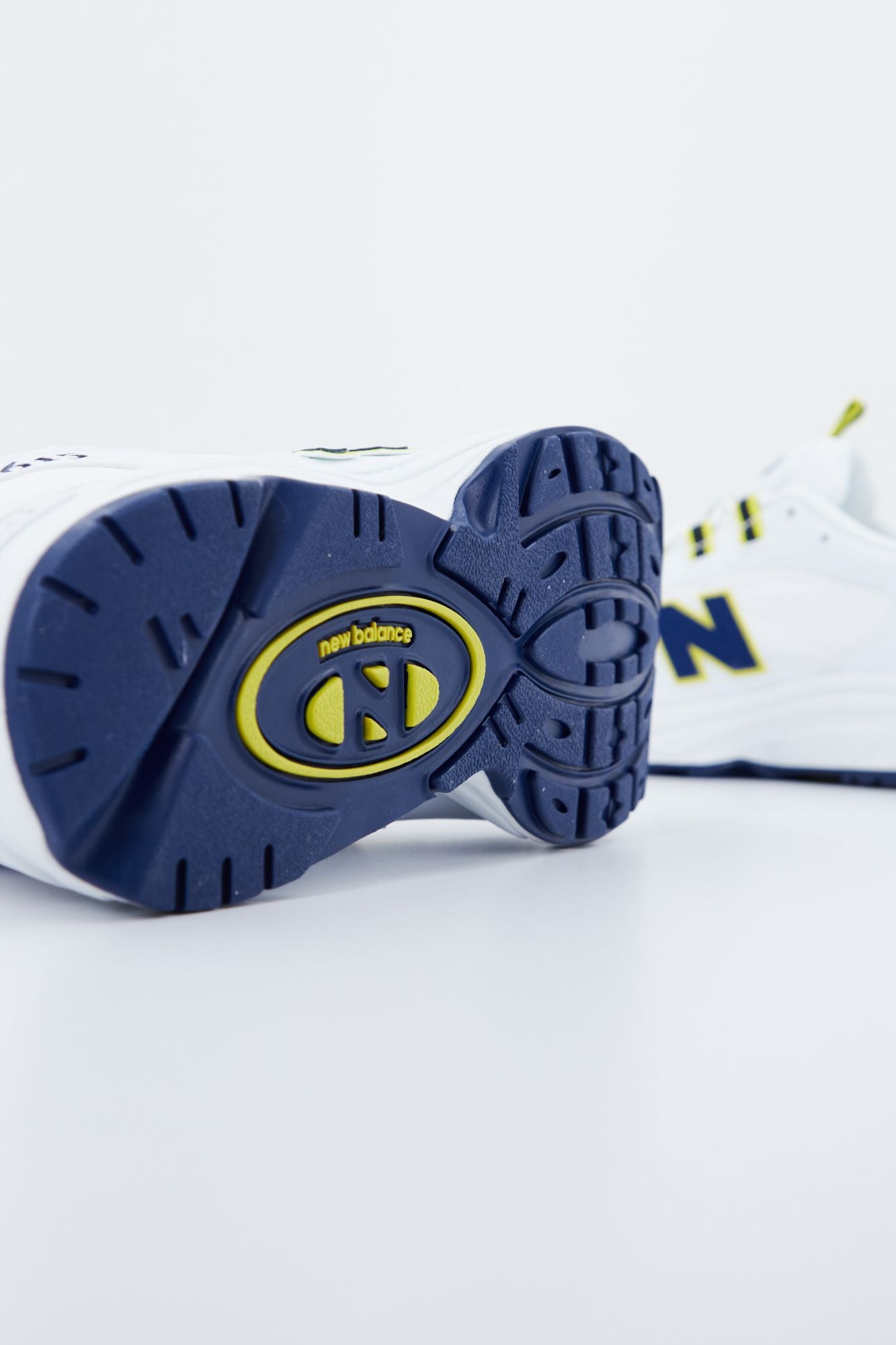 NEW BALANCE ML615 DA en color BLANCO (4)