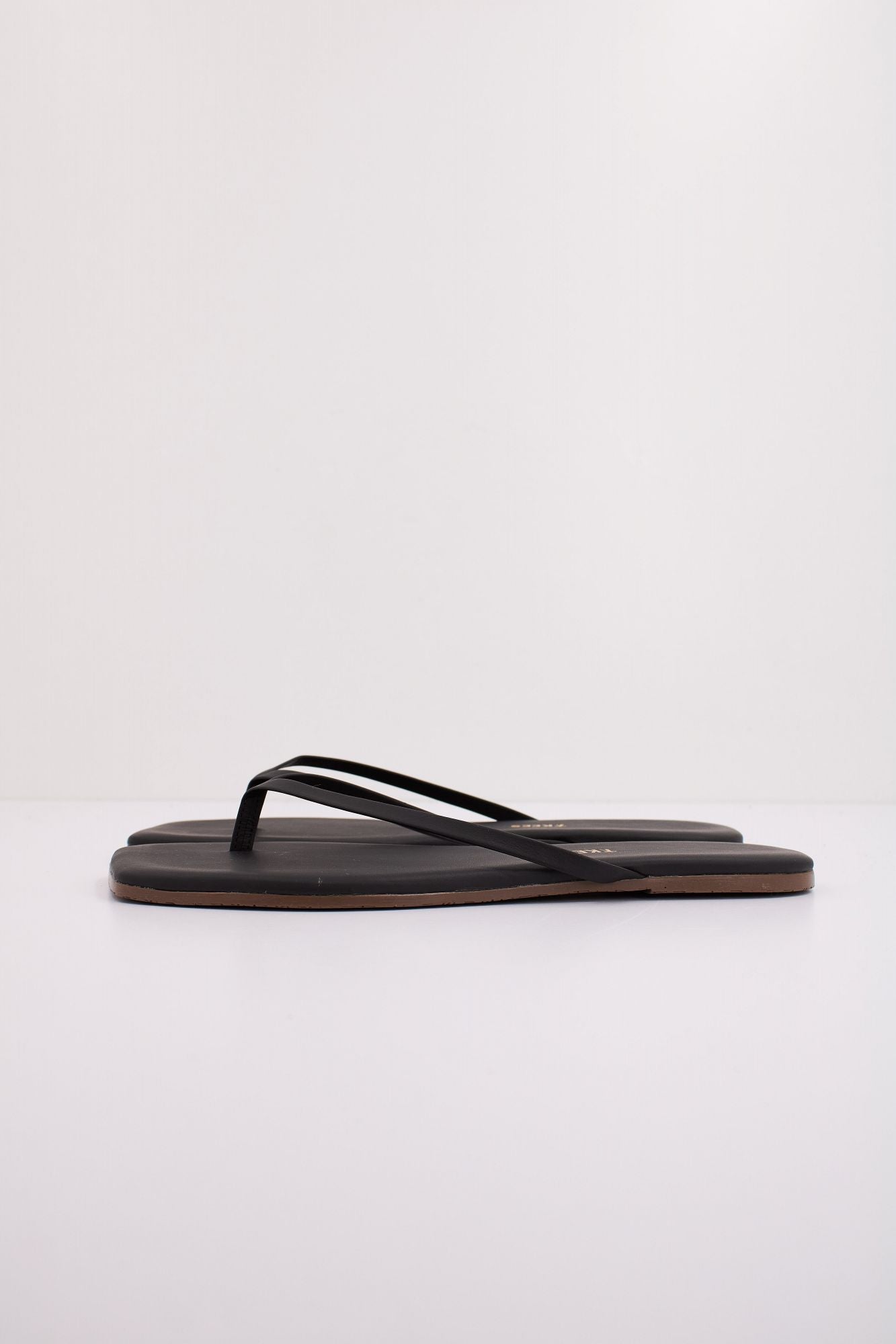 TKEES TKESQUARE TOE en color NEGRO (1)