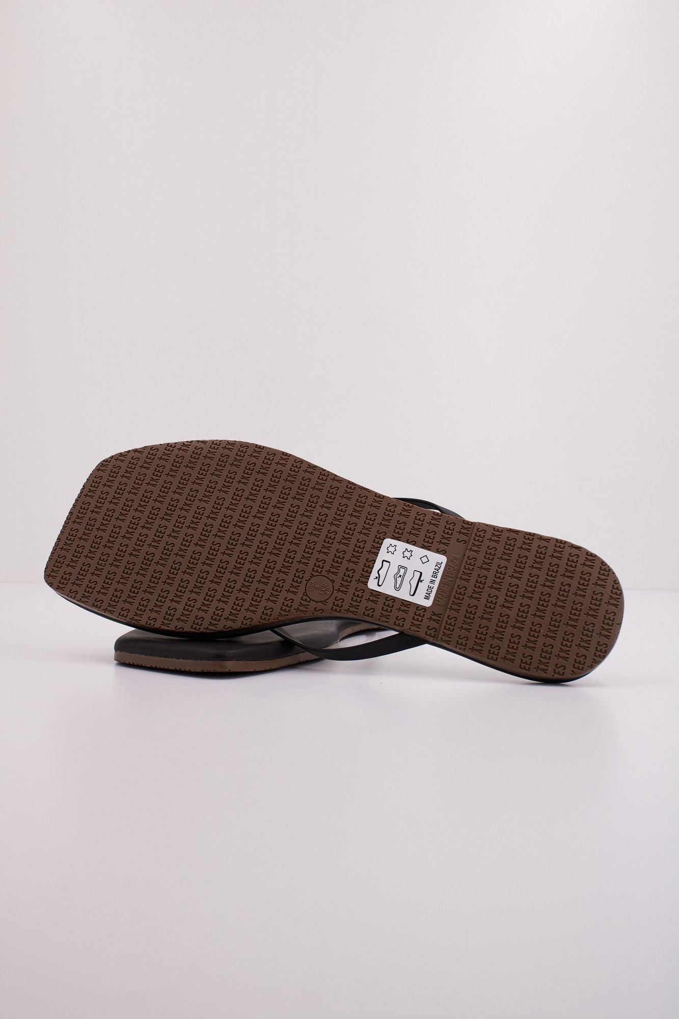 TKEES TKESQUARE TOE en color NEGRO (5)