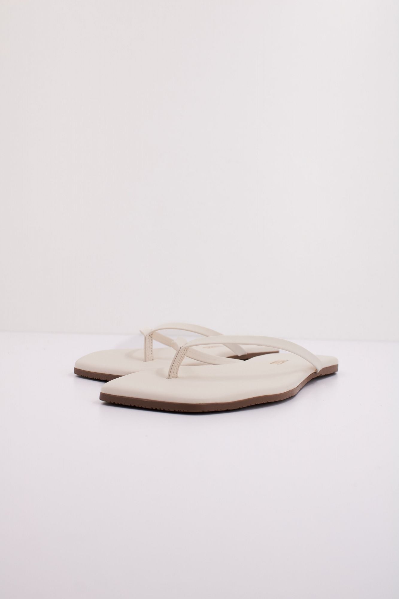 TKEES TKESQUARE TOE en color BLANCO (2)