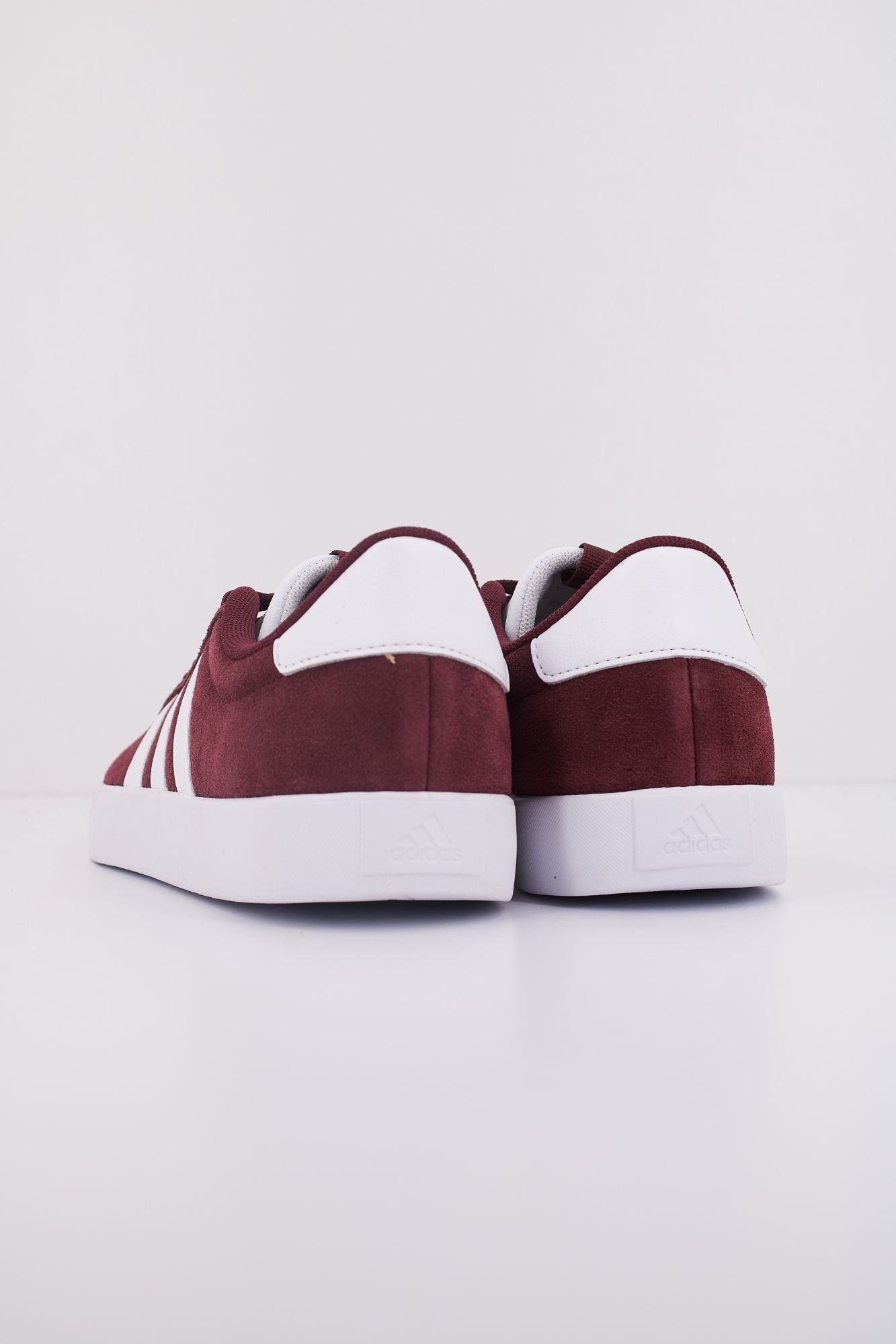 ADIDAS VL COURT 3.0 en color BURDEOS (4)