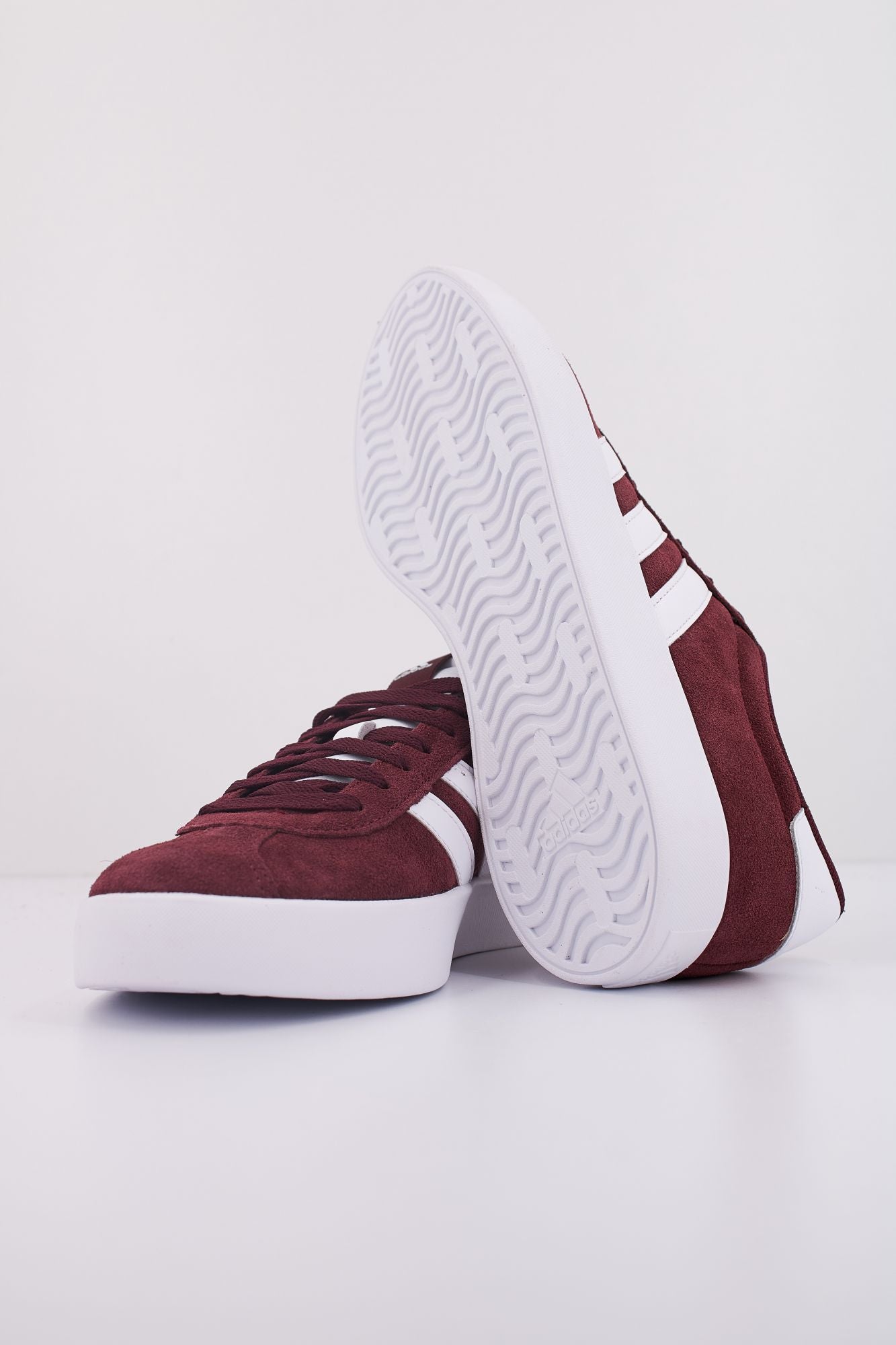 ADIDAS VL COURT 3.0 en color BURDEOS (5)