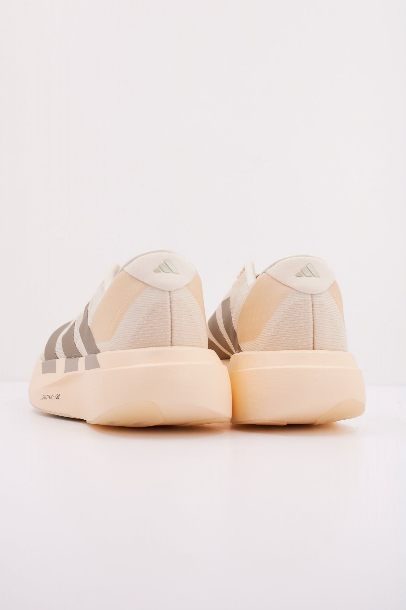 ADIDAS ADIZERO EVO SL W en color BEIS (4)