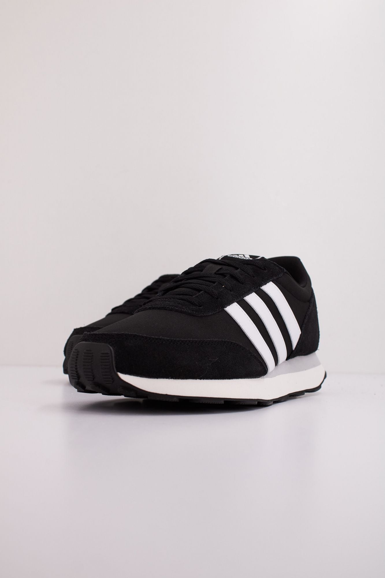 ADIDAS RUN 60s 3.0 en color NEGRO (2)