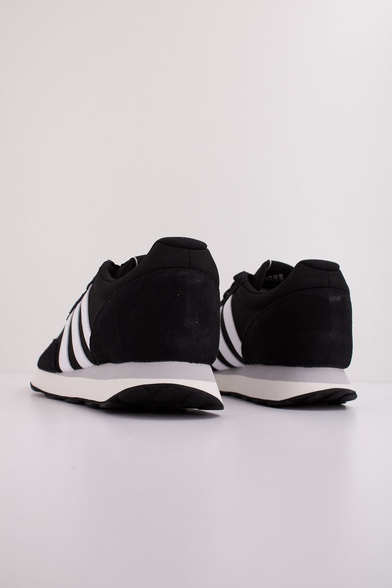 ADIDAS RUN 60s 3.0 en color NEGRO (4)