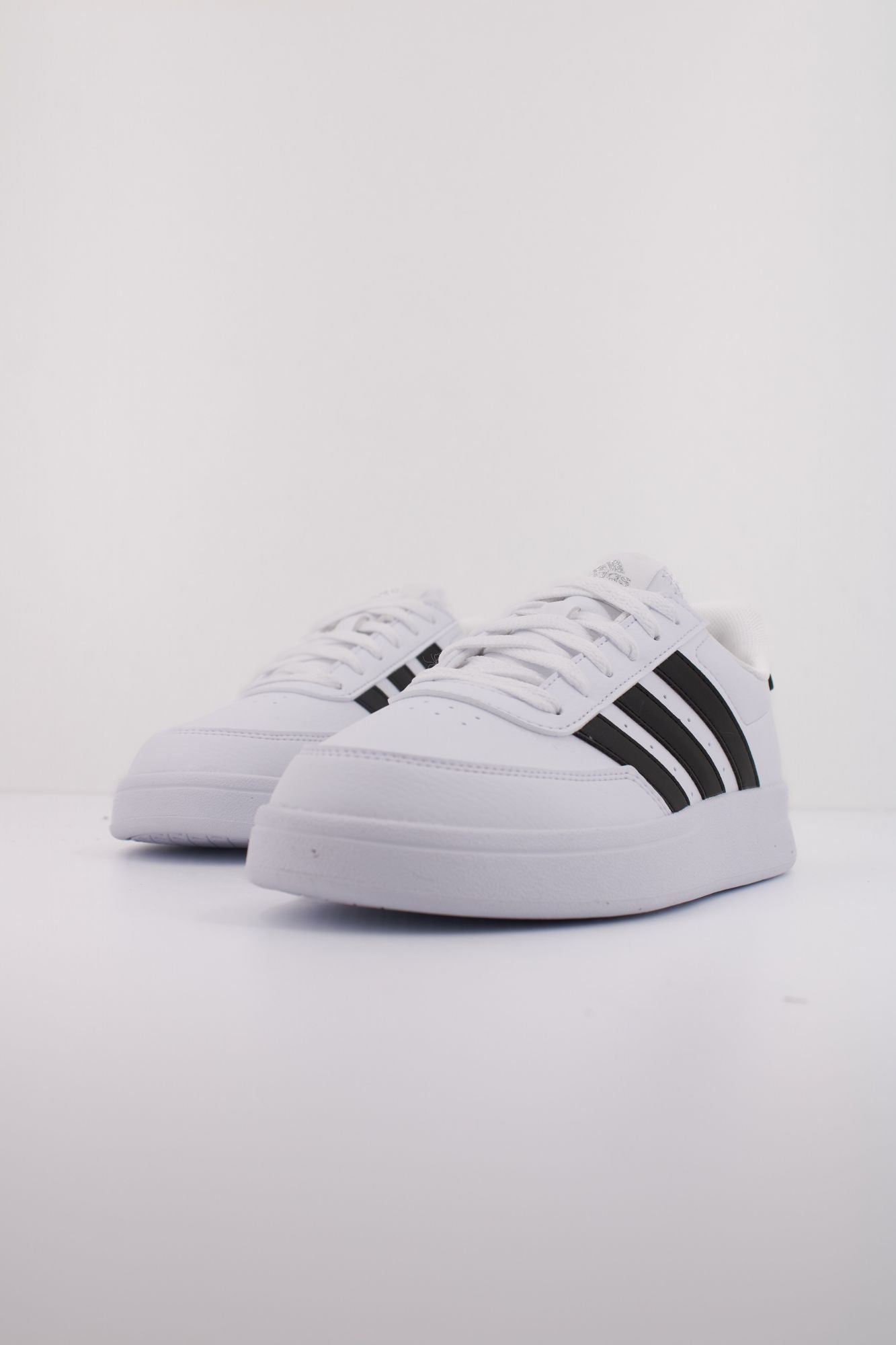 ADIDAS BREAKNET 2.0 en color BLANCO (2)