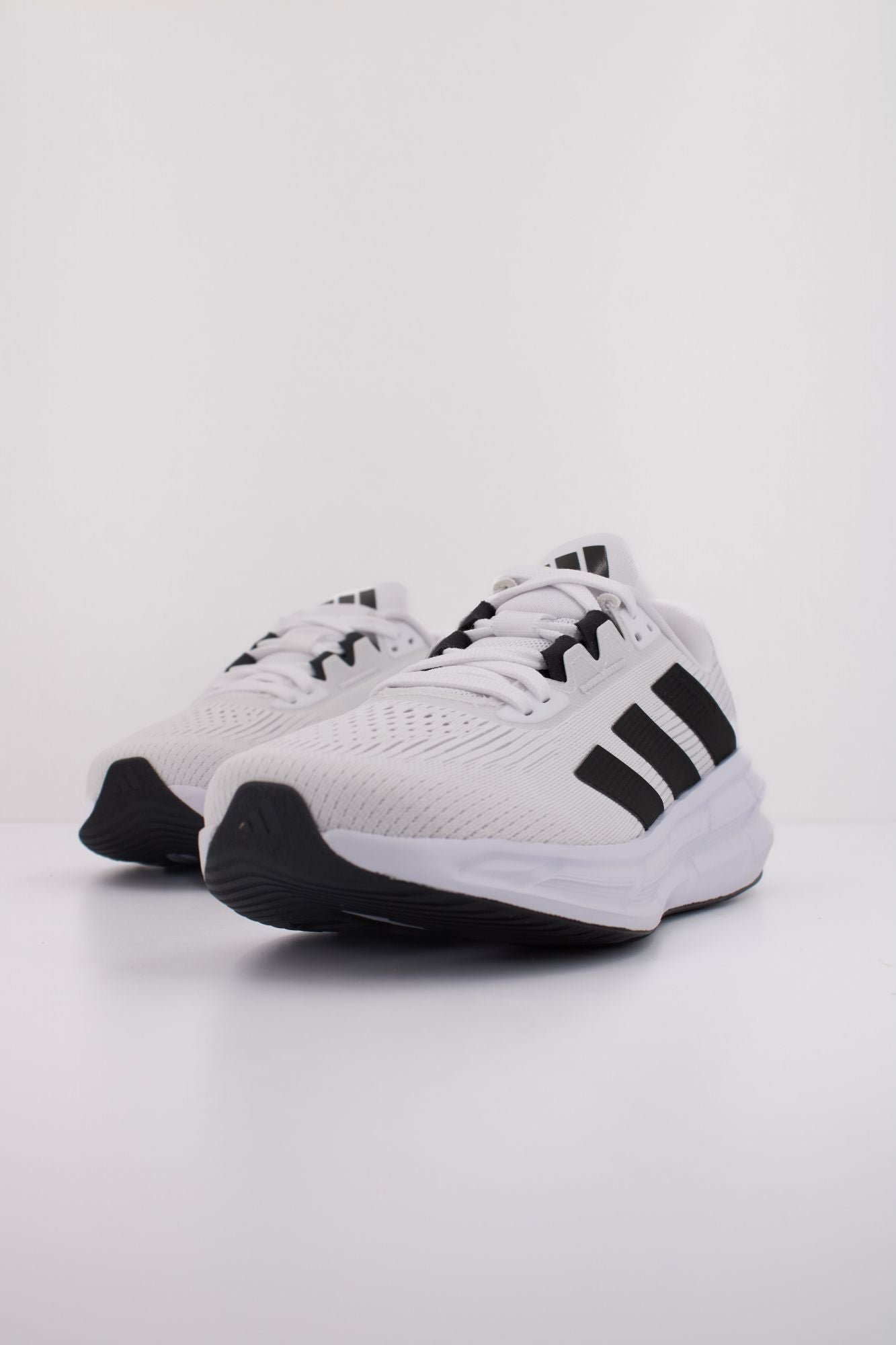 ADIDAS QUESTAR 3 M en color BLANCO (2)