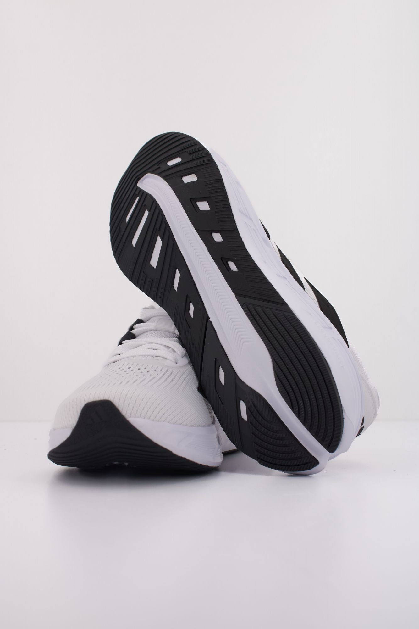 ADIDAS QUESTAR 3 M en color BLANCO (5)