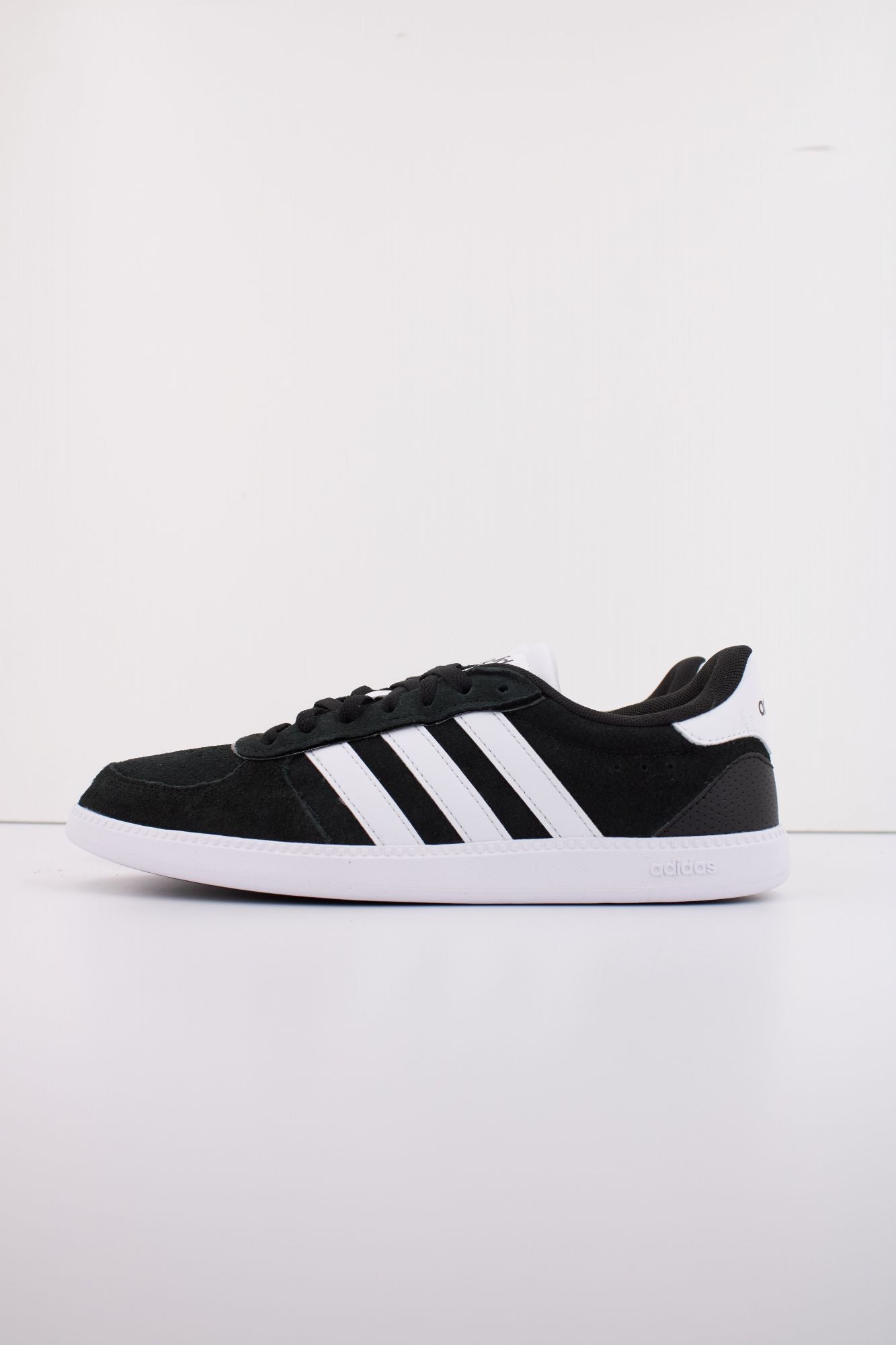 ADIDAS BREAKNET SLEEK en color NEGRO (1)