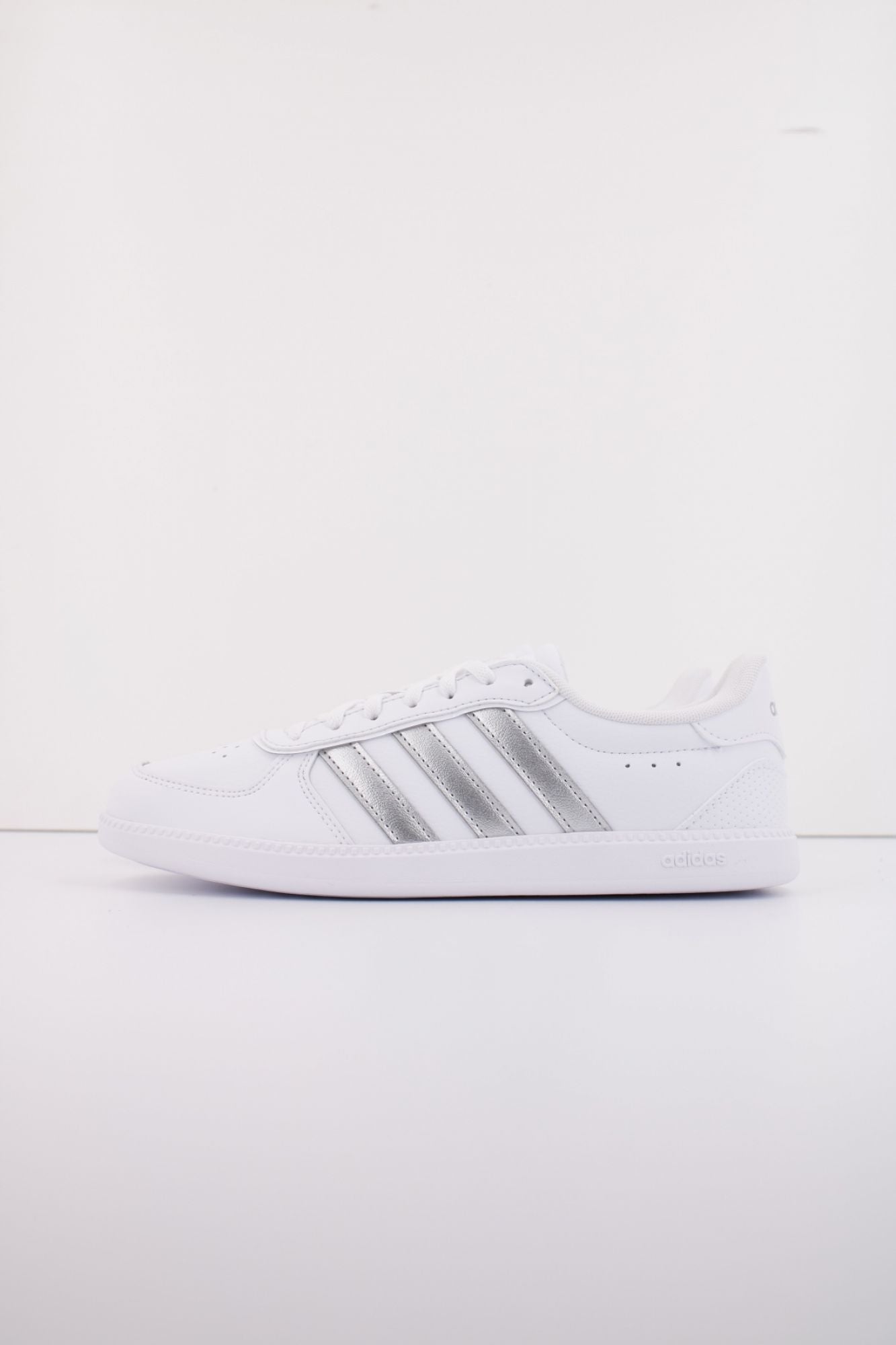ADIDAS BREAKNET SLEEK en color BLANCO (1)