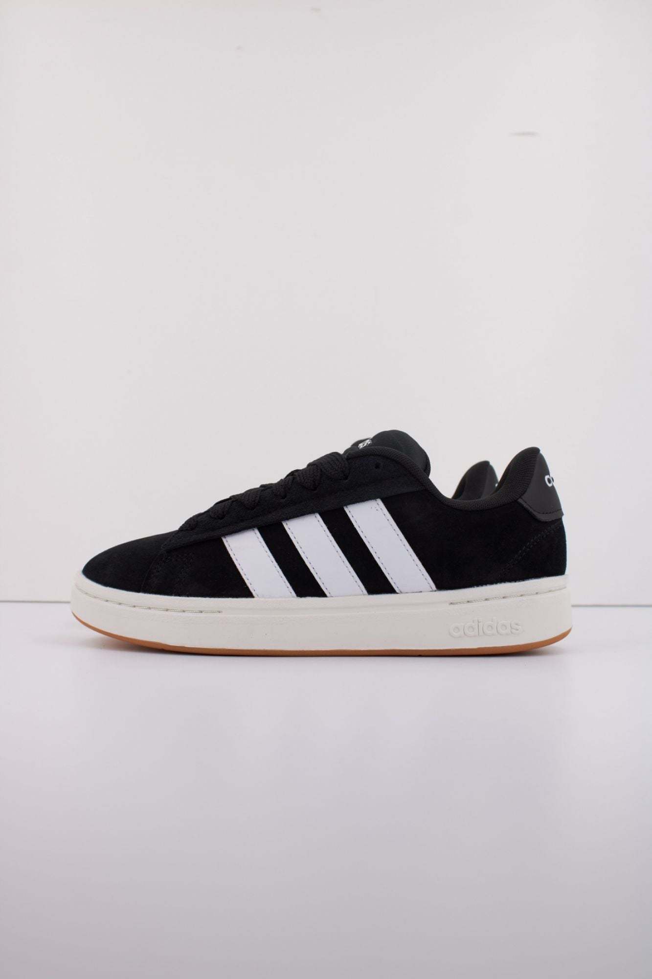 ADIDAS GRAND COURT ALPHA 0 en color NEGRO (1)