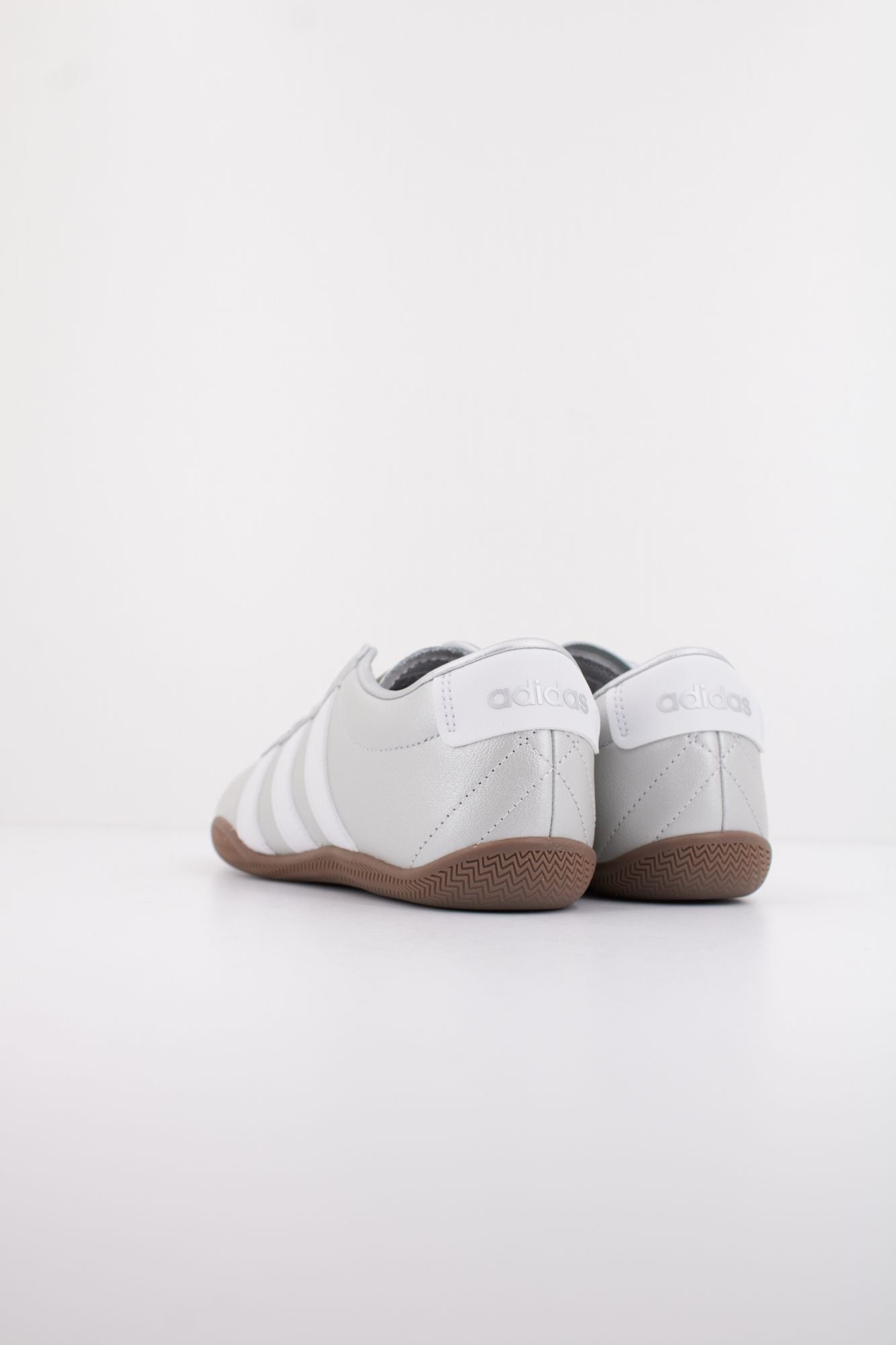 ADIDAS GRAND COURT LO en color PLATA (4)
